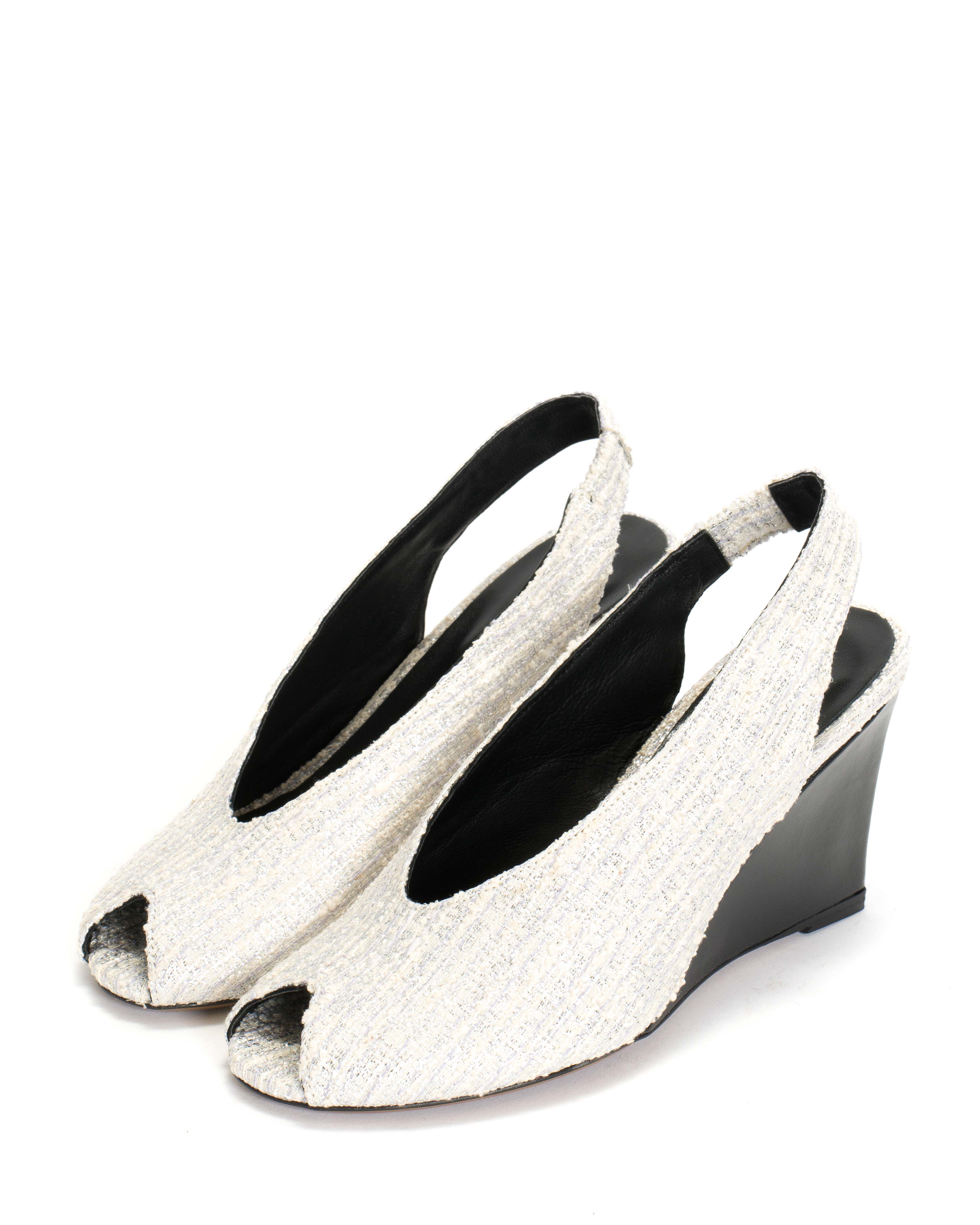 Maia Boucle & silky lamb Oyster purple & black