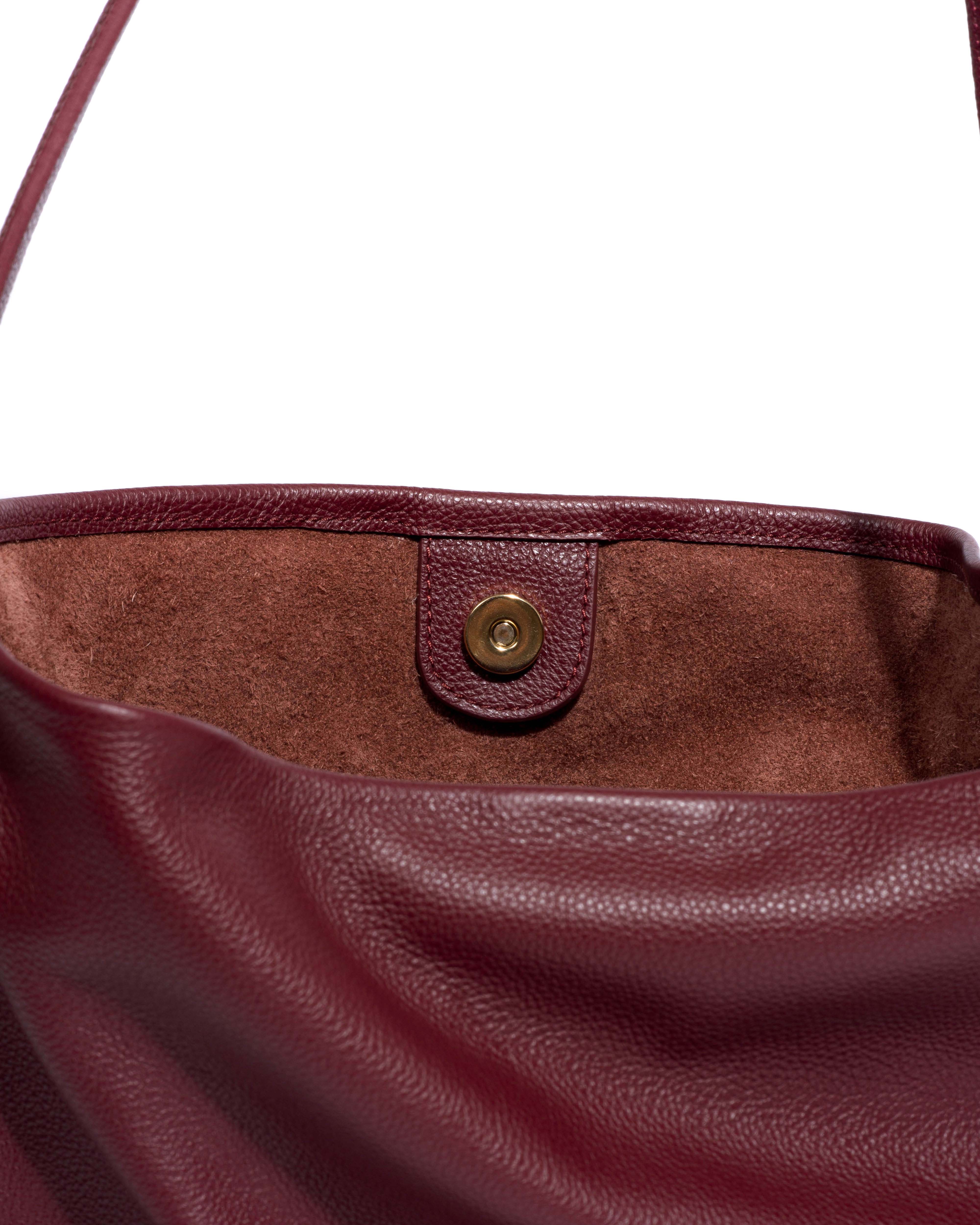 Versa slouchy everyday bag Pebbled soft calf Pomegranate
