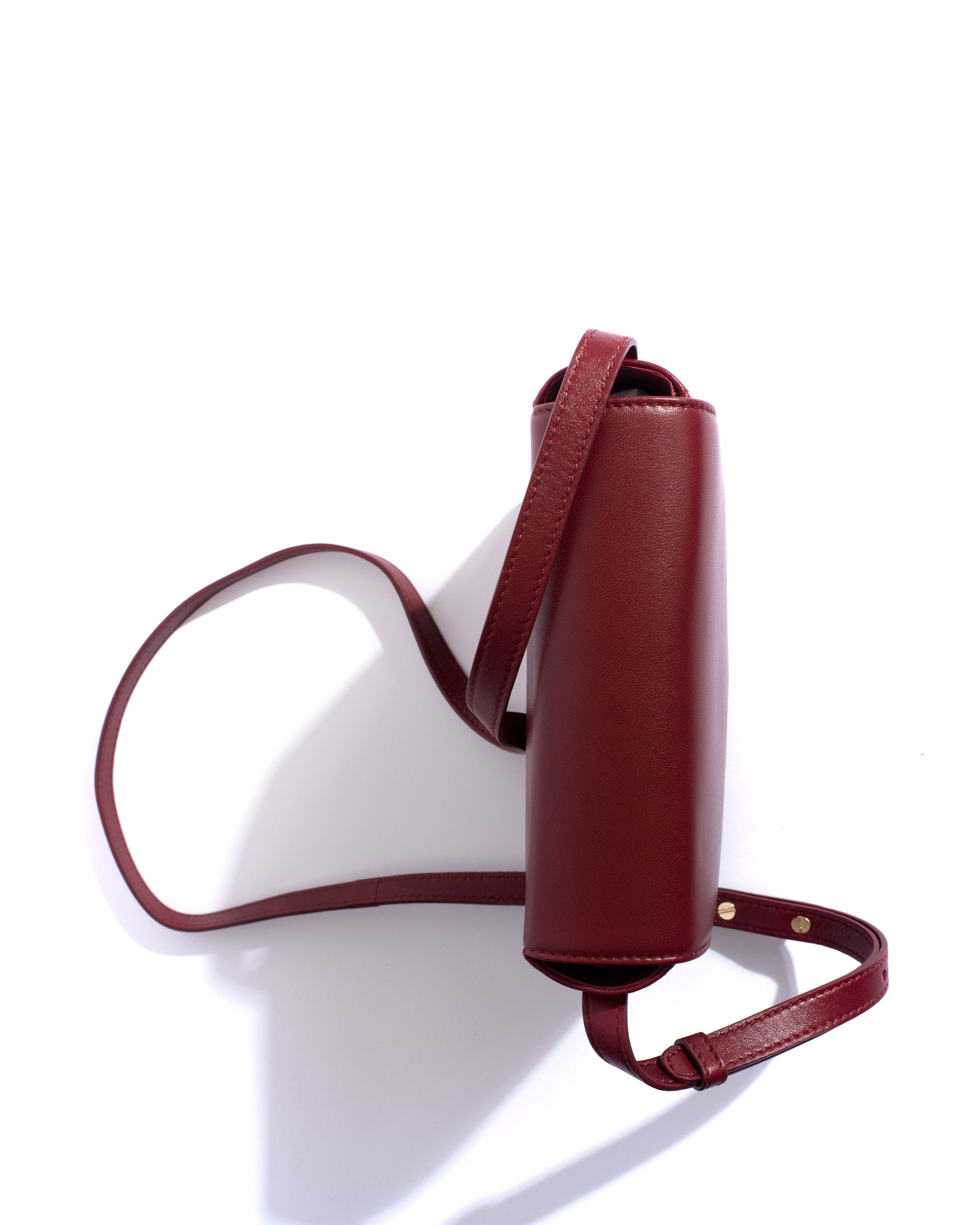 Sicha interlace crossover bag Shiny lamb Pomegranate