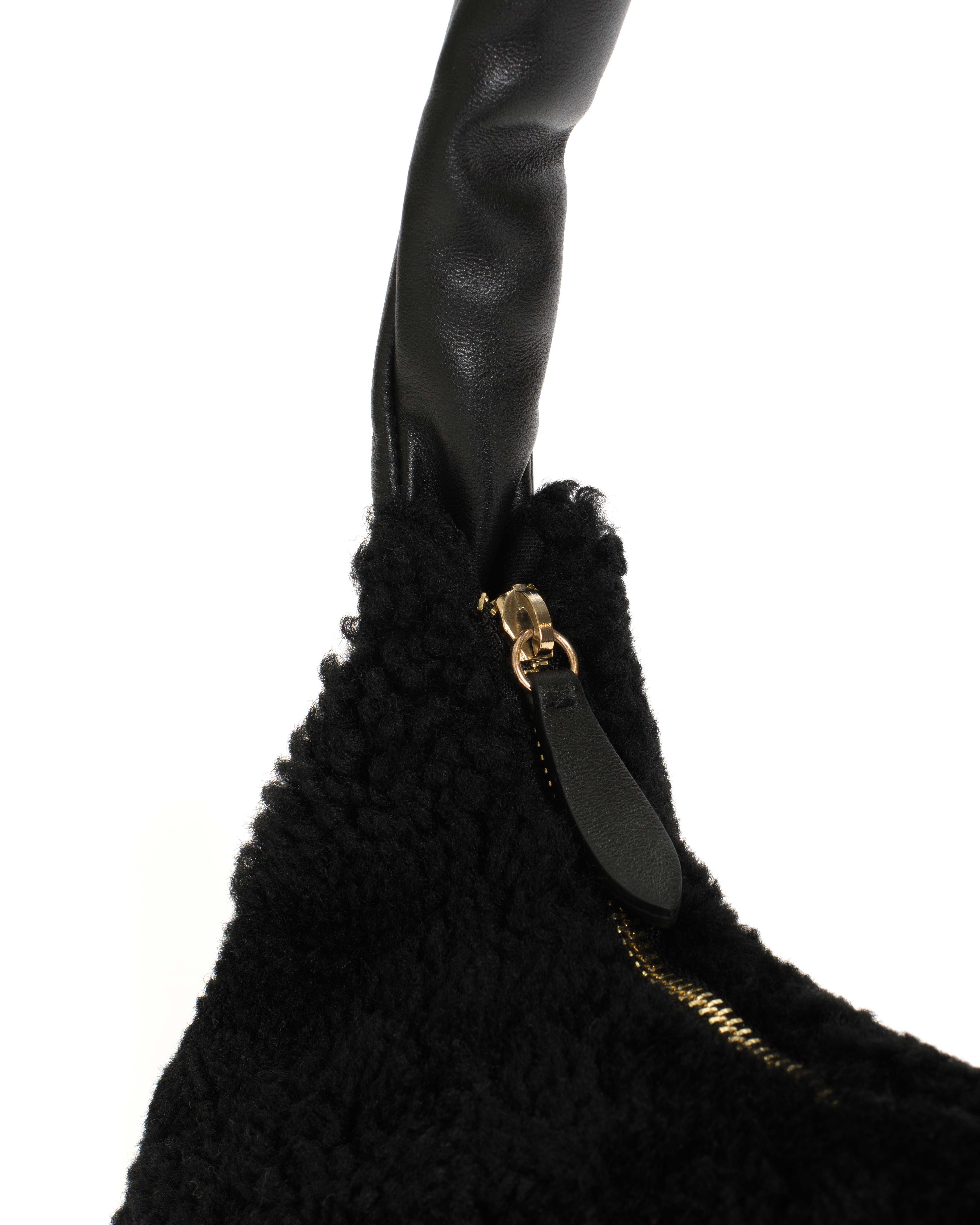 Shane Grand pillow bag Shearling & Shiny lamb Black