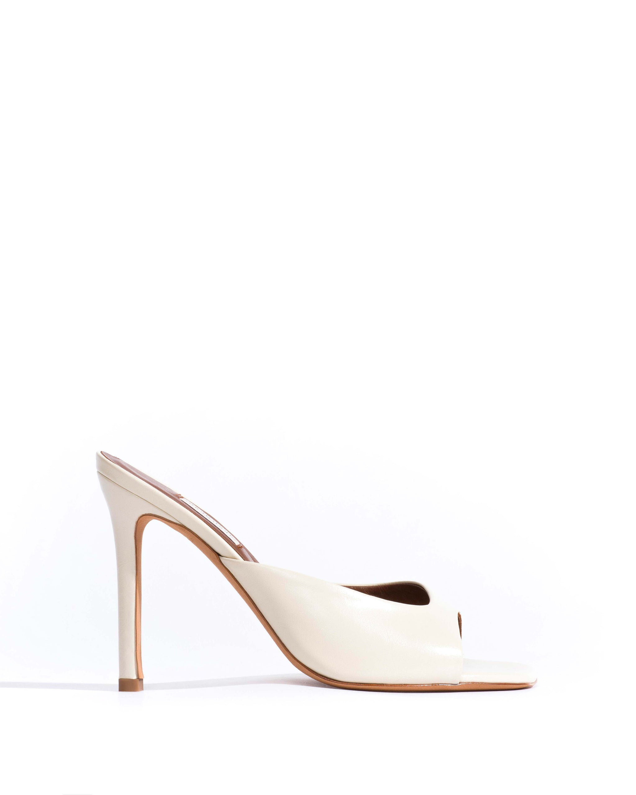 Mazy 100 Crinkled polished goat White sand - Anonymous Copenhagen Heels