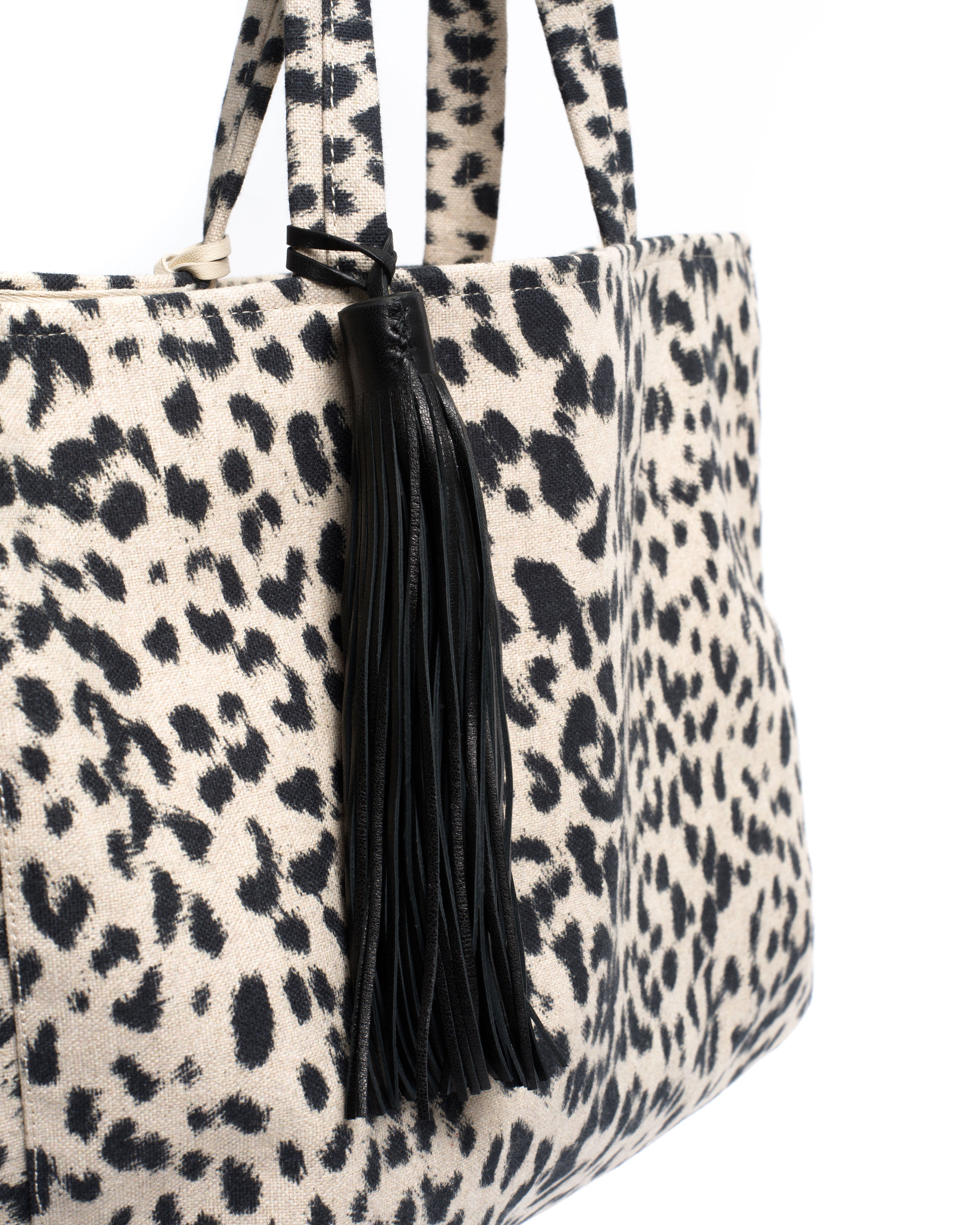 Langley fringe keyring Silky lamb Black