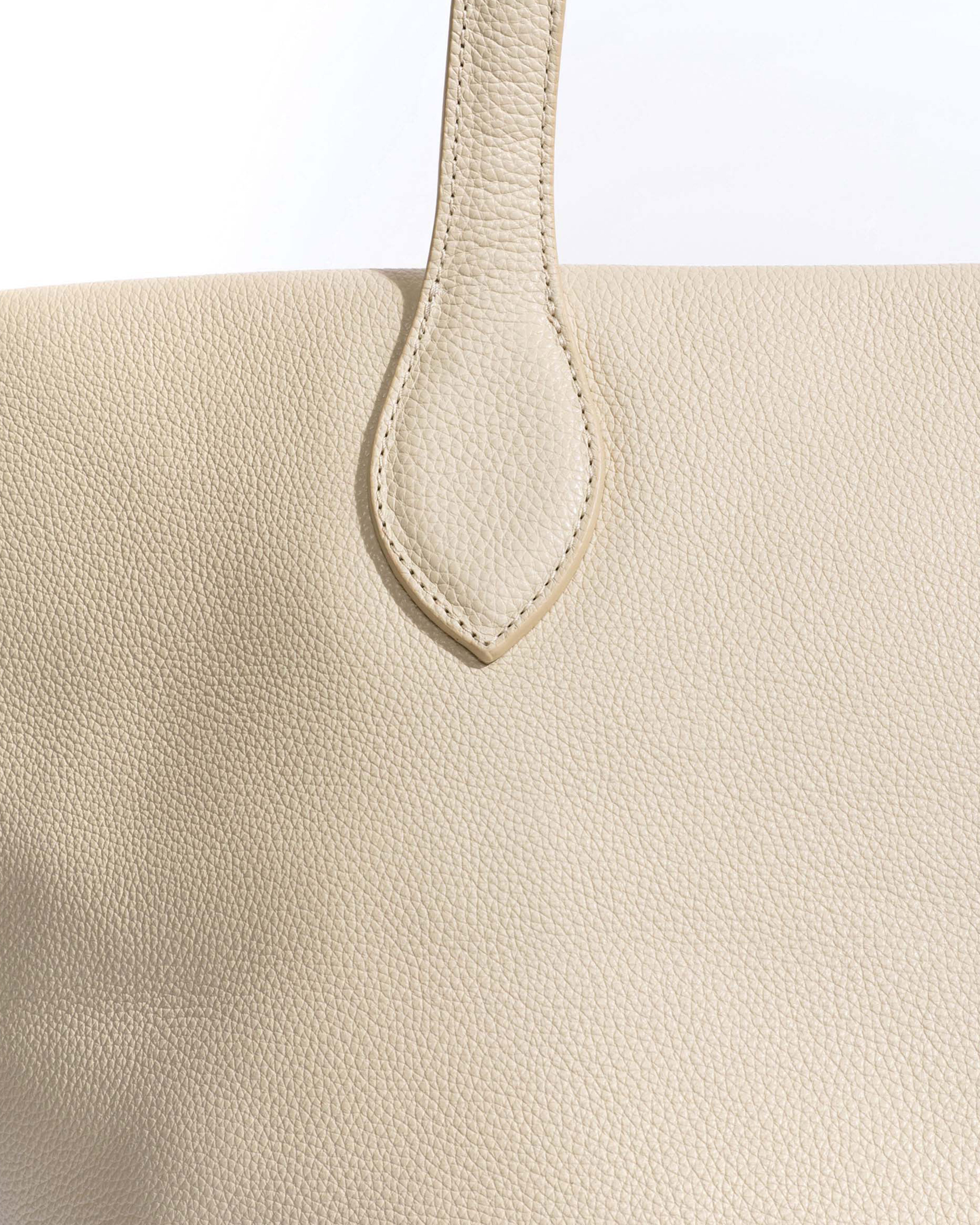 Arya everyday carryall Pebbled soft calf White sand