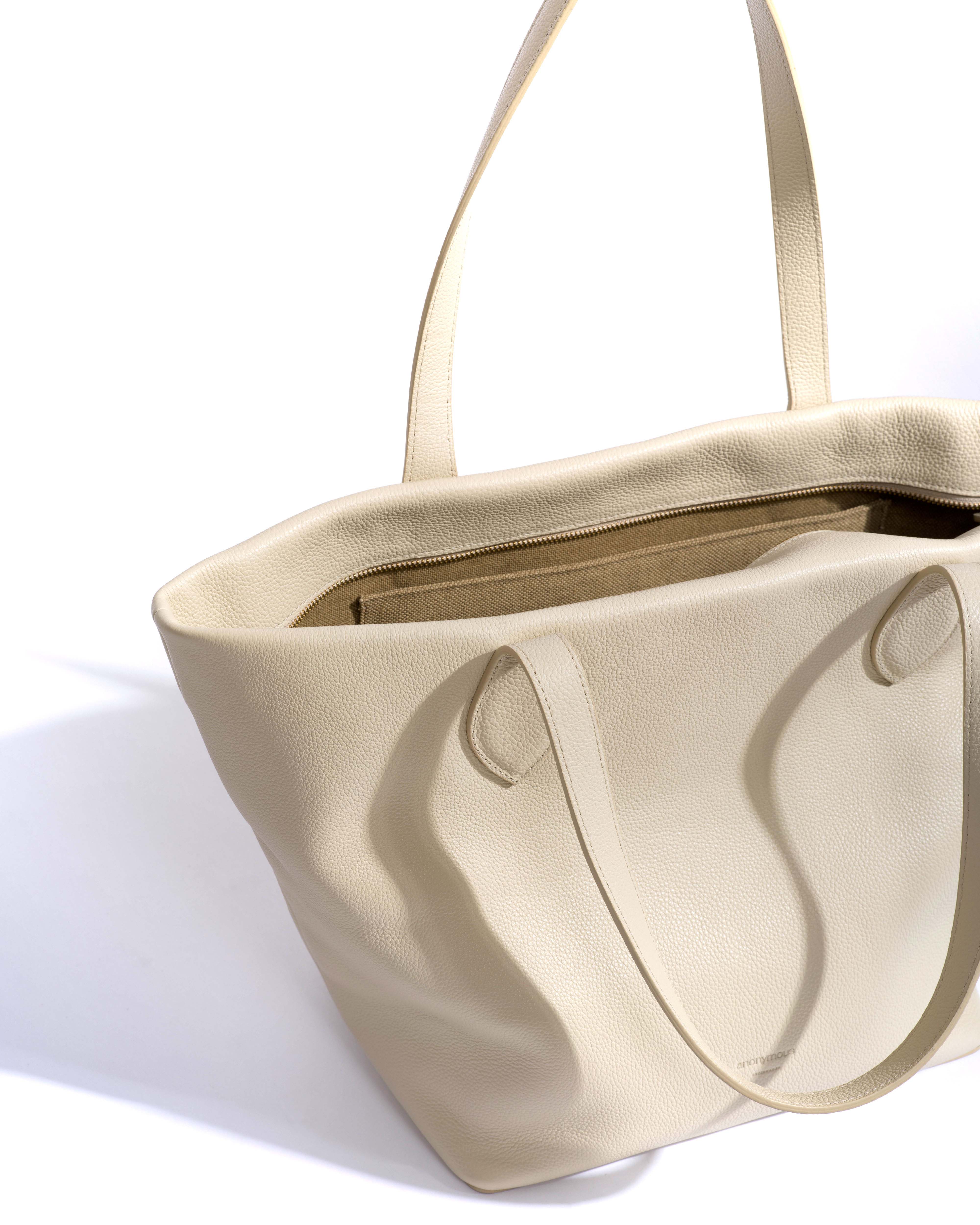 Arya everyday carryall Pebbled soft calf White sand