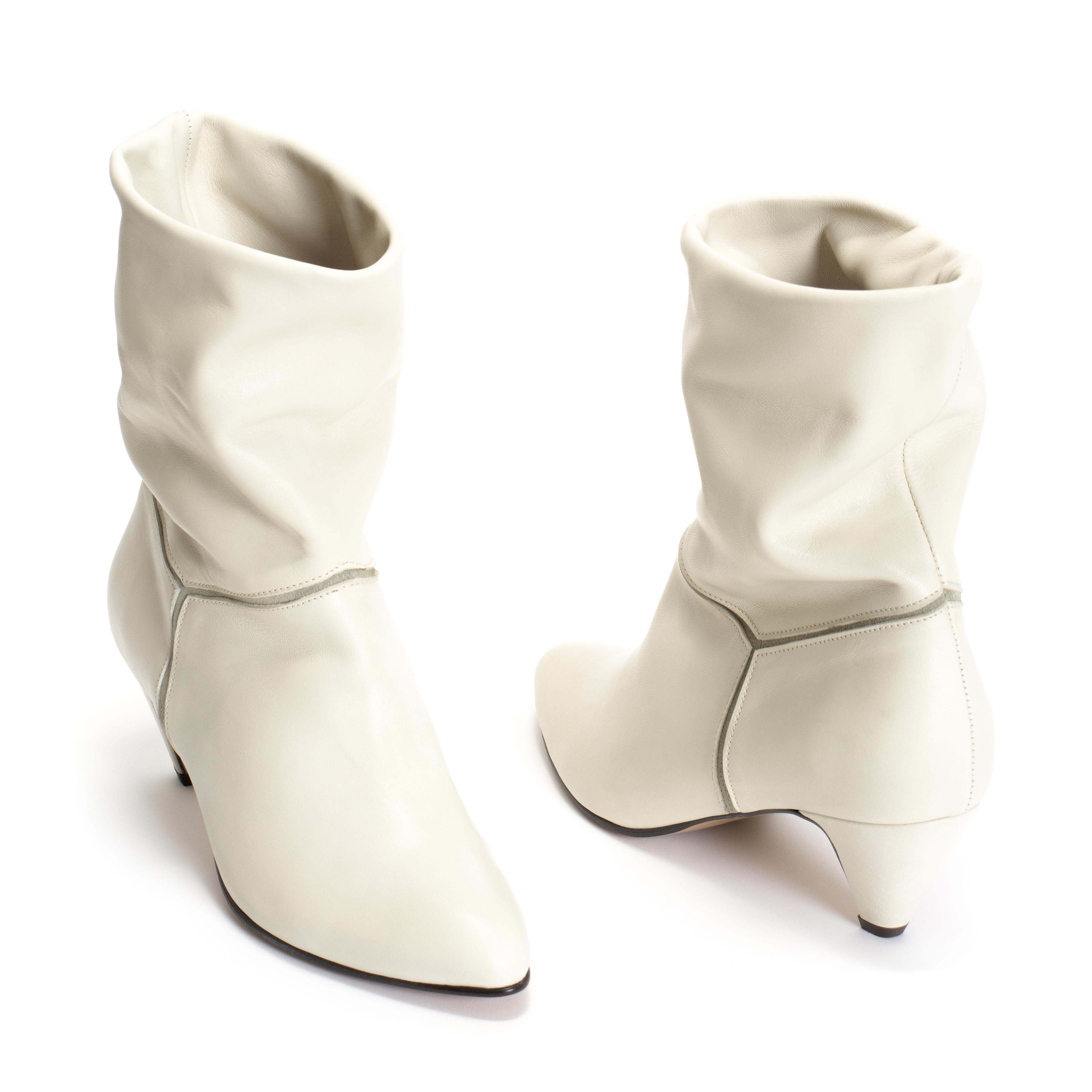 Jassi 50 stiletto Soft calf & suede leather Milk white