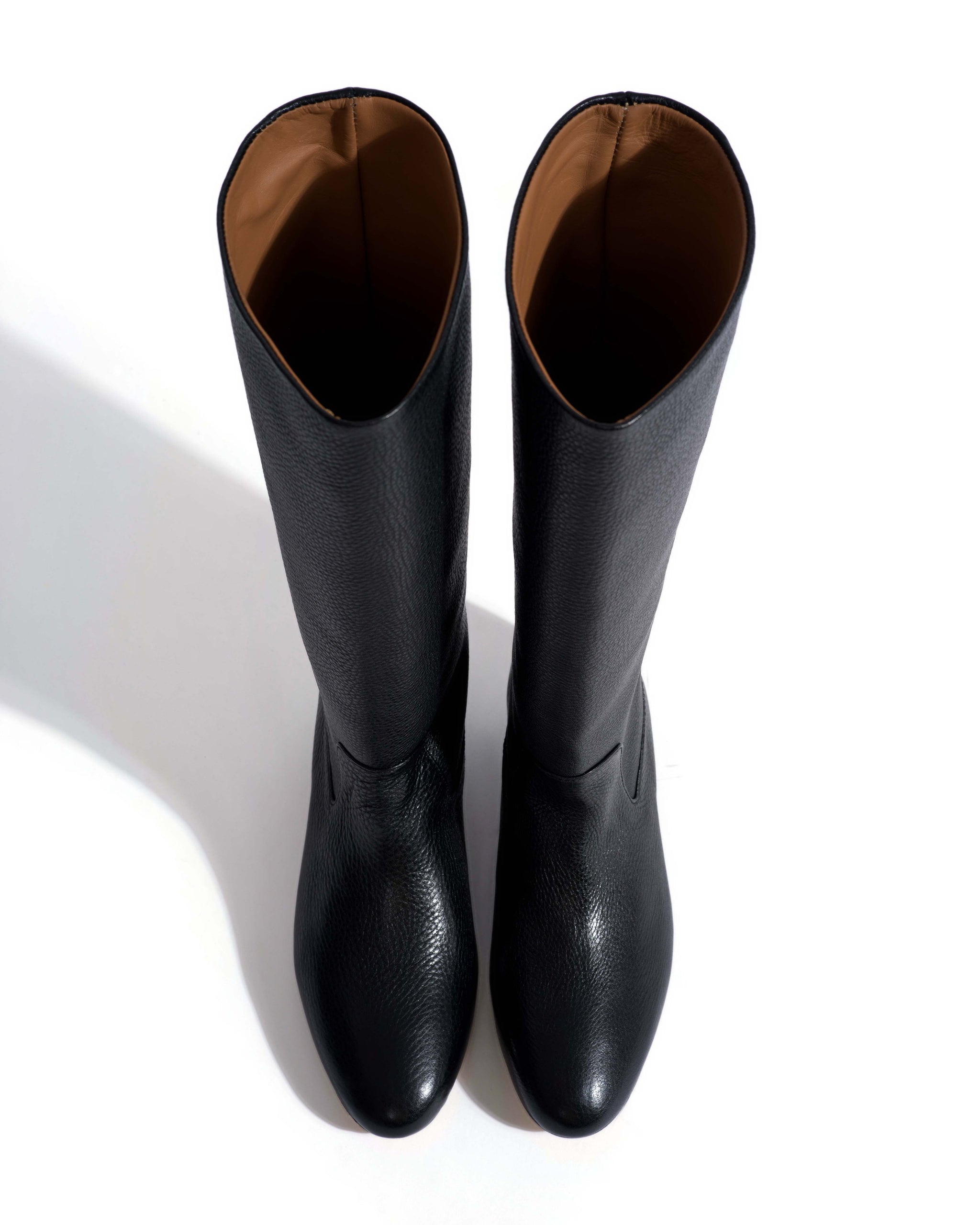 Trina 25 Natural grain soft calf Black