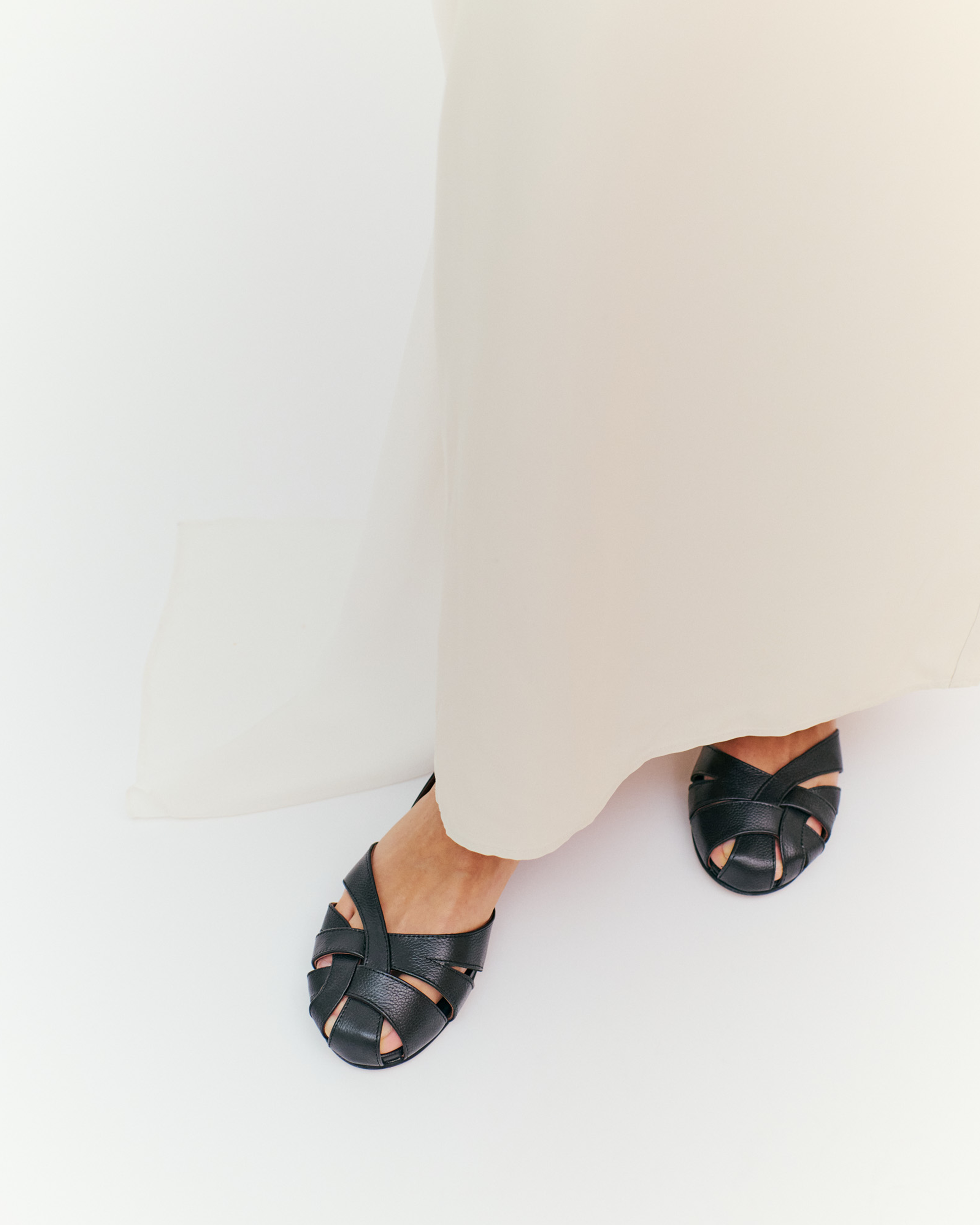 Banie 20 Pebbled soft calf Black
