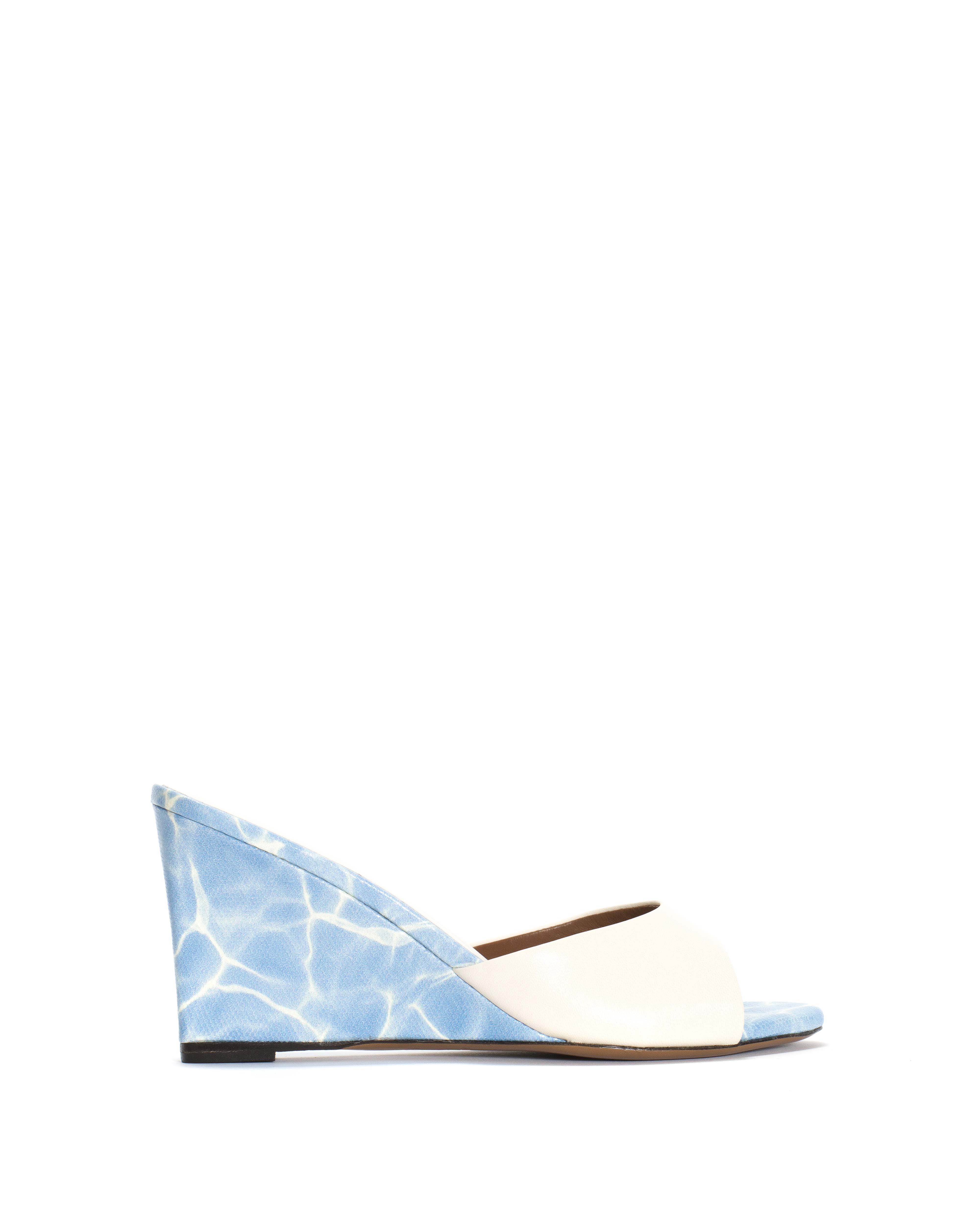 Gwen 75 wedge Shiny lamb & dual color Milk white & pool blue