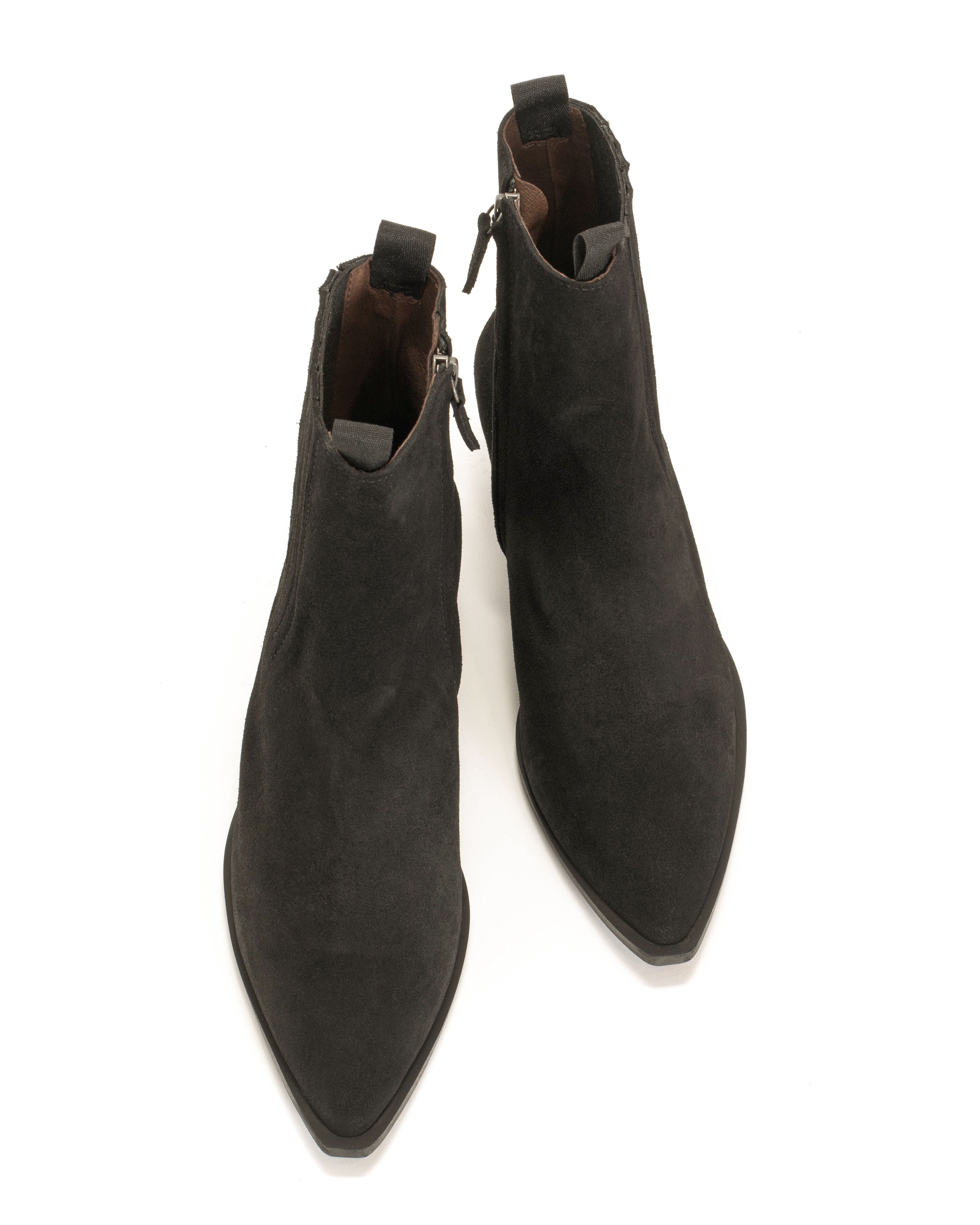Hachi Calf suede Black