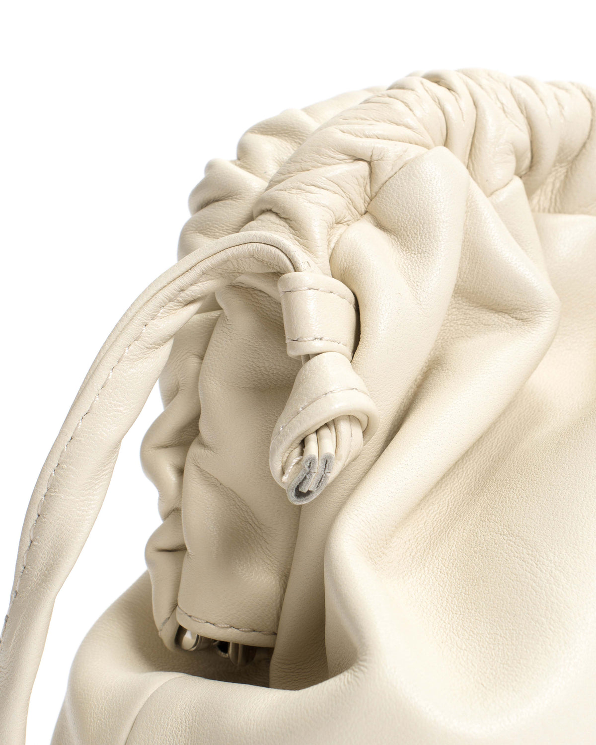 Hally classic cloud bag Shiny lamb White sand