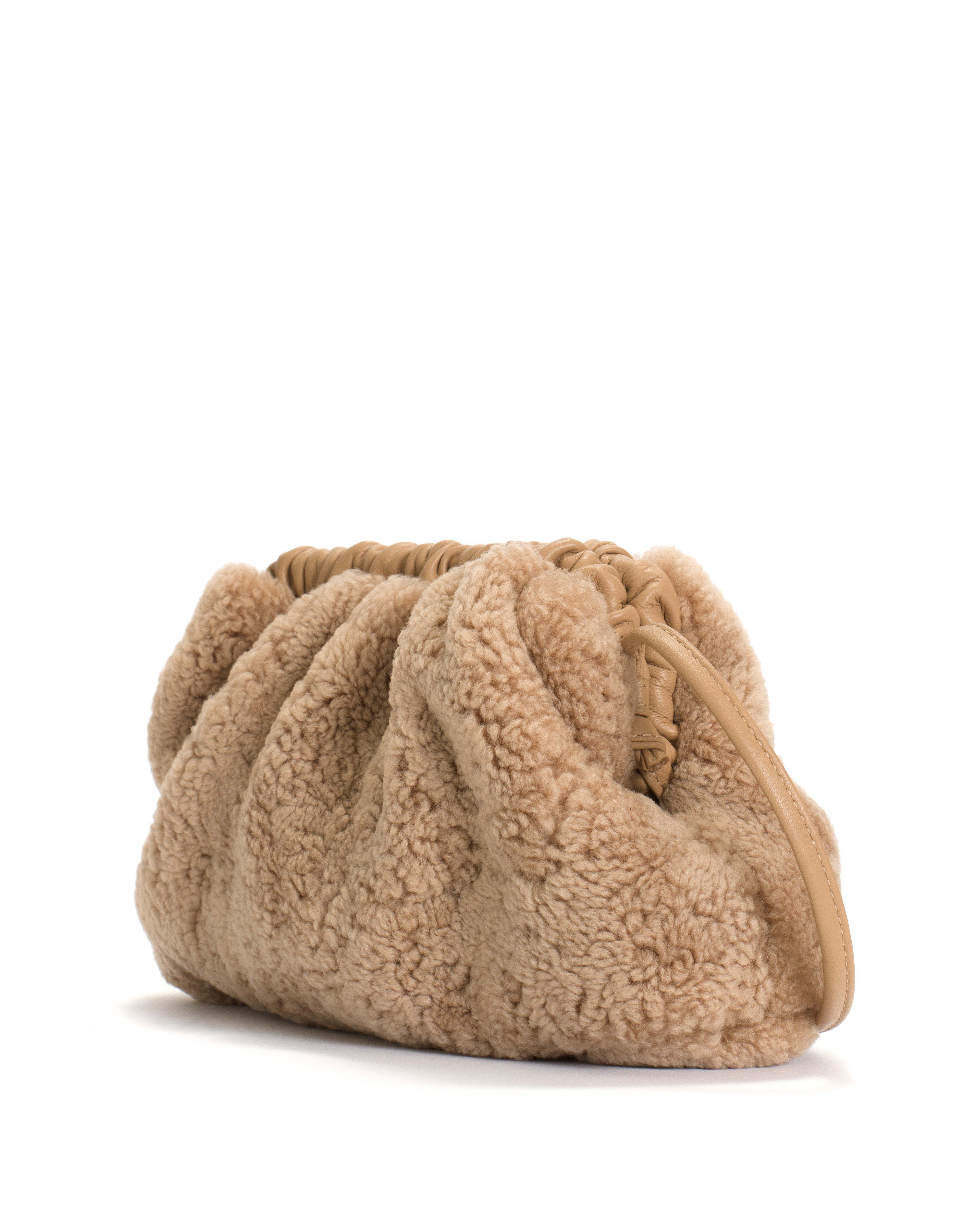 Hally petite cloud bag Lamb shearling & shiny lamb Desert sand