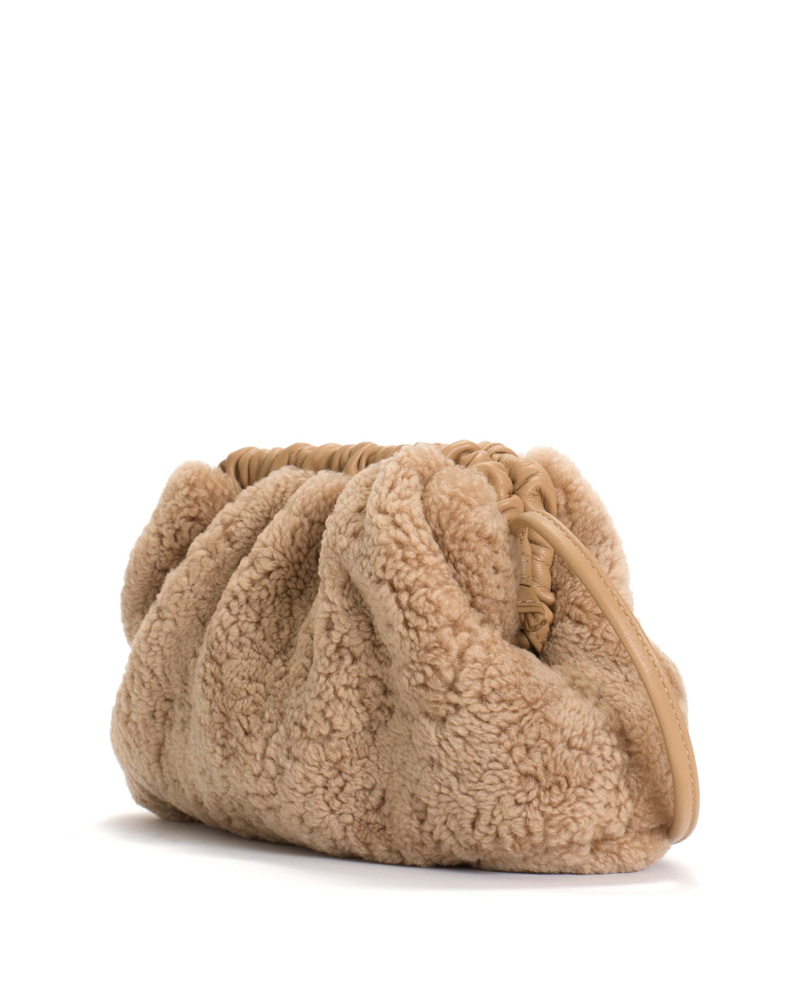 Hally petite cloud bag Lamb shearling & shiny lamb Desert sand