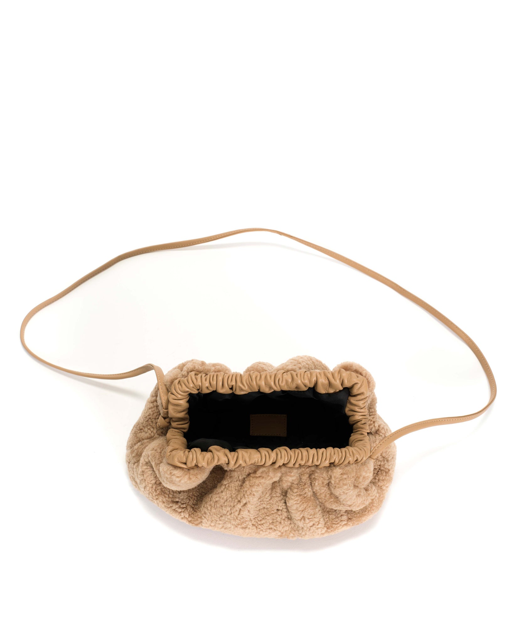 Hally petite cloud bag Lamb shearling & shiny lamb Desert sand