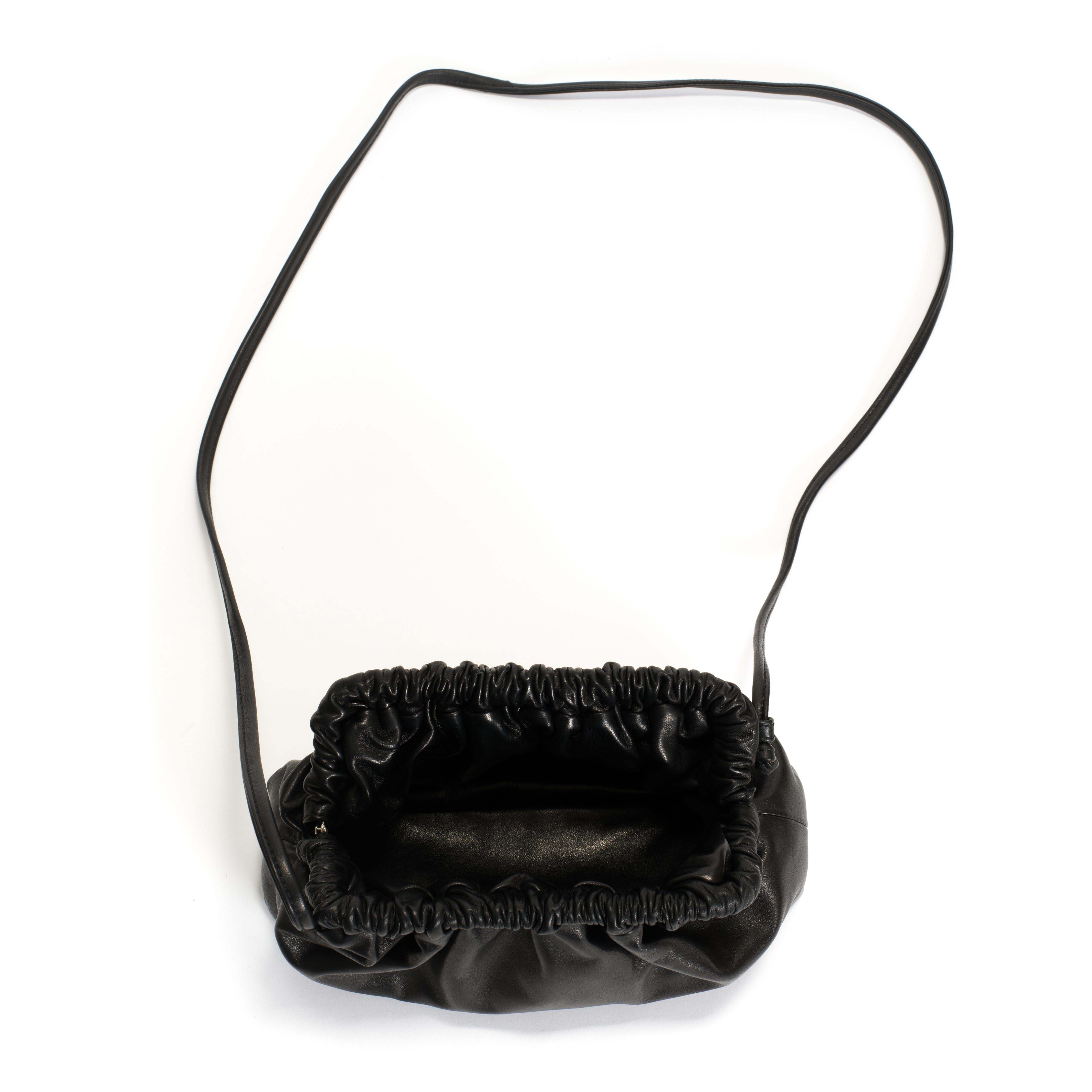 Hally petite cloud bag Shiny lamb Black