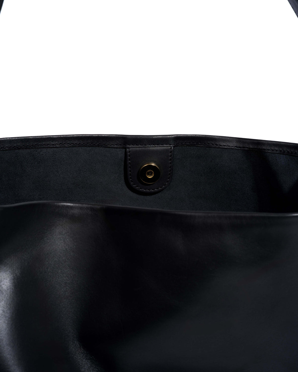 Versa slouchy everyday bag Soft calf Black