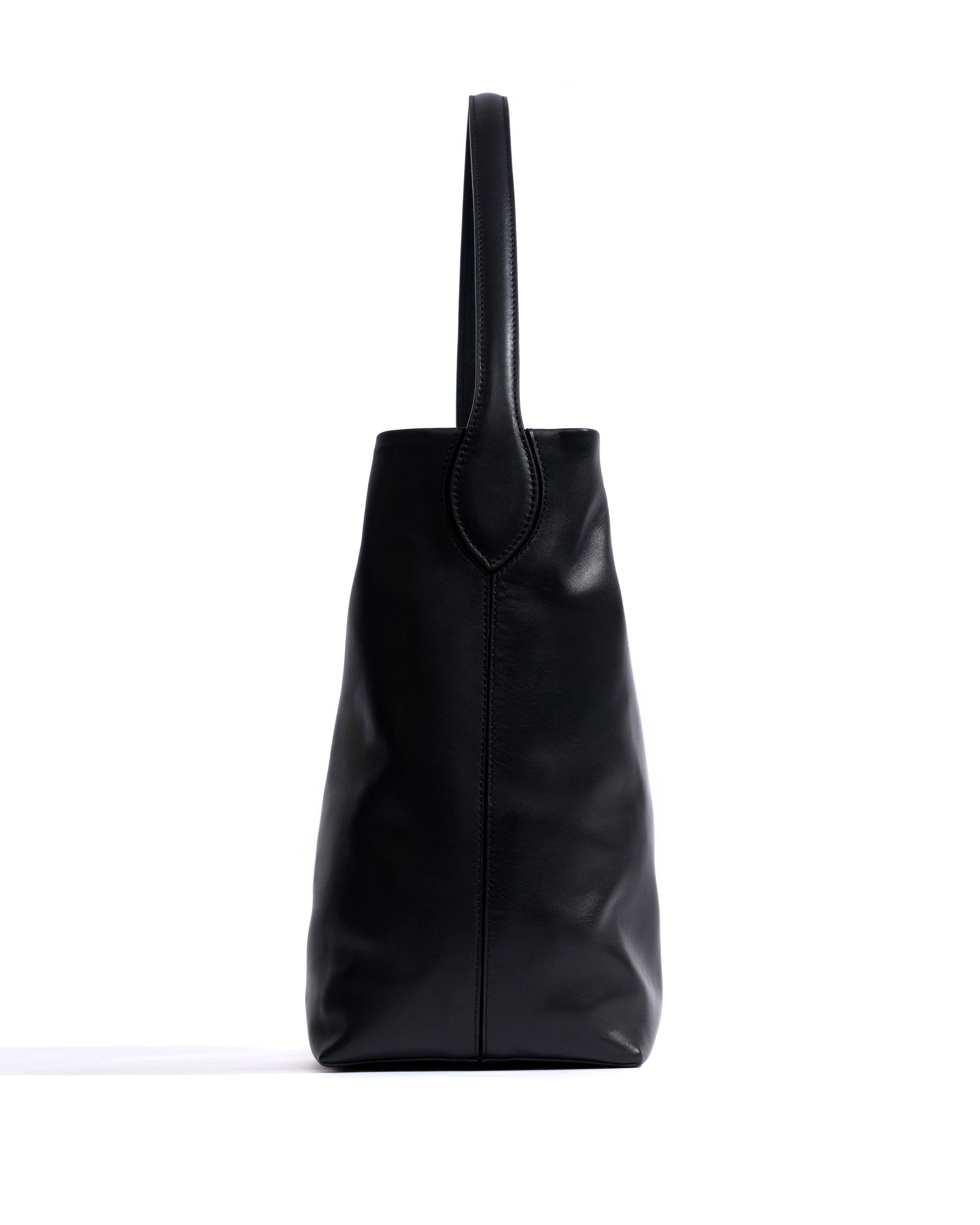 Versa slouchy everyday bag Soft calf Black