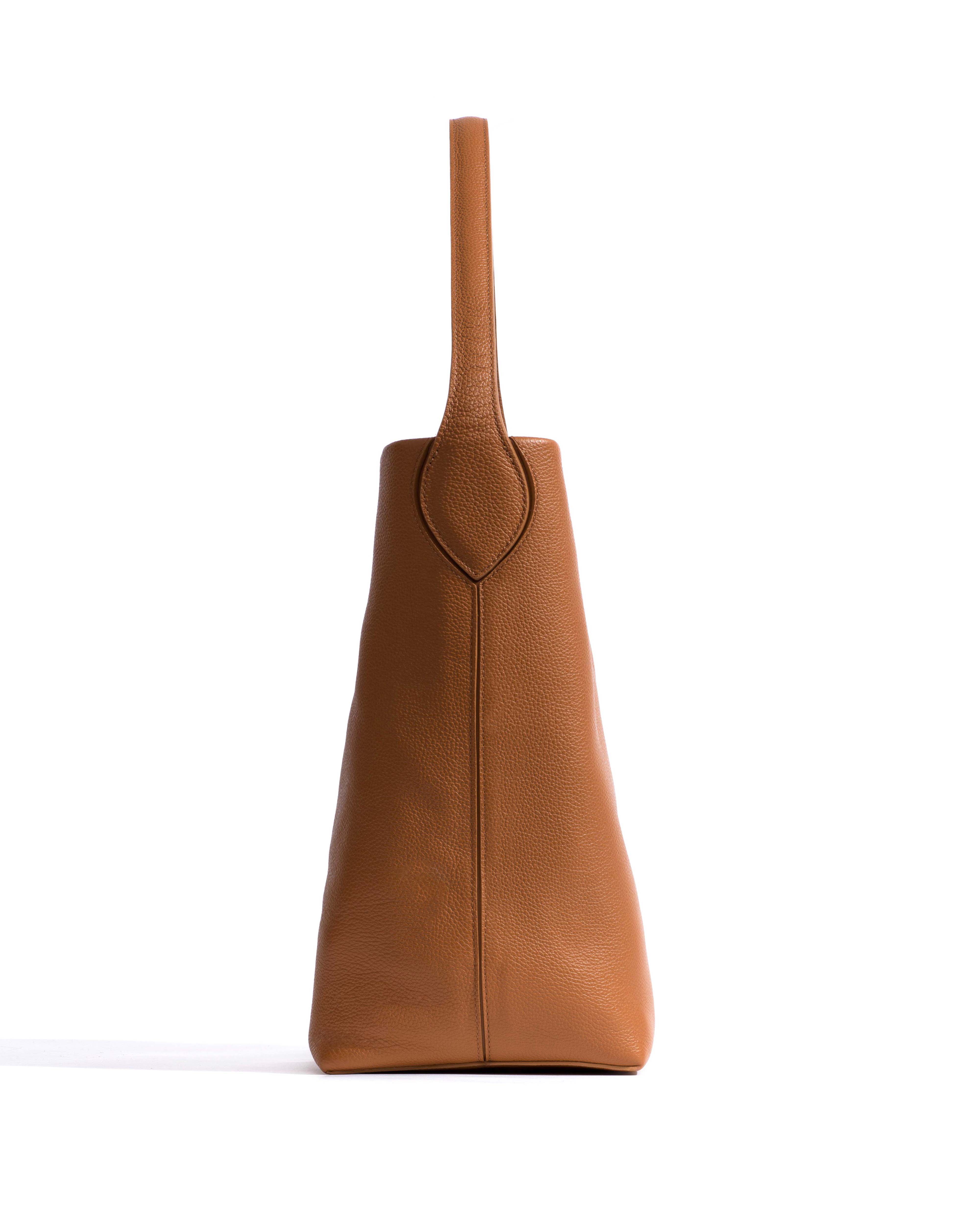 Versa everyday bag Pebbled soft calf Camel