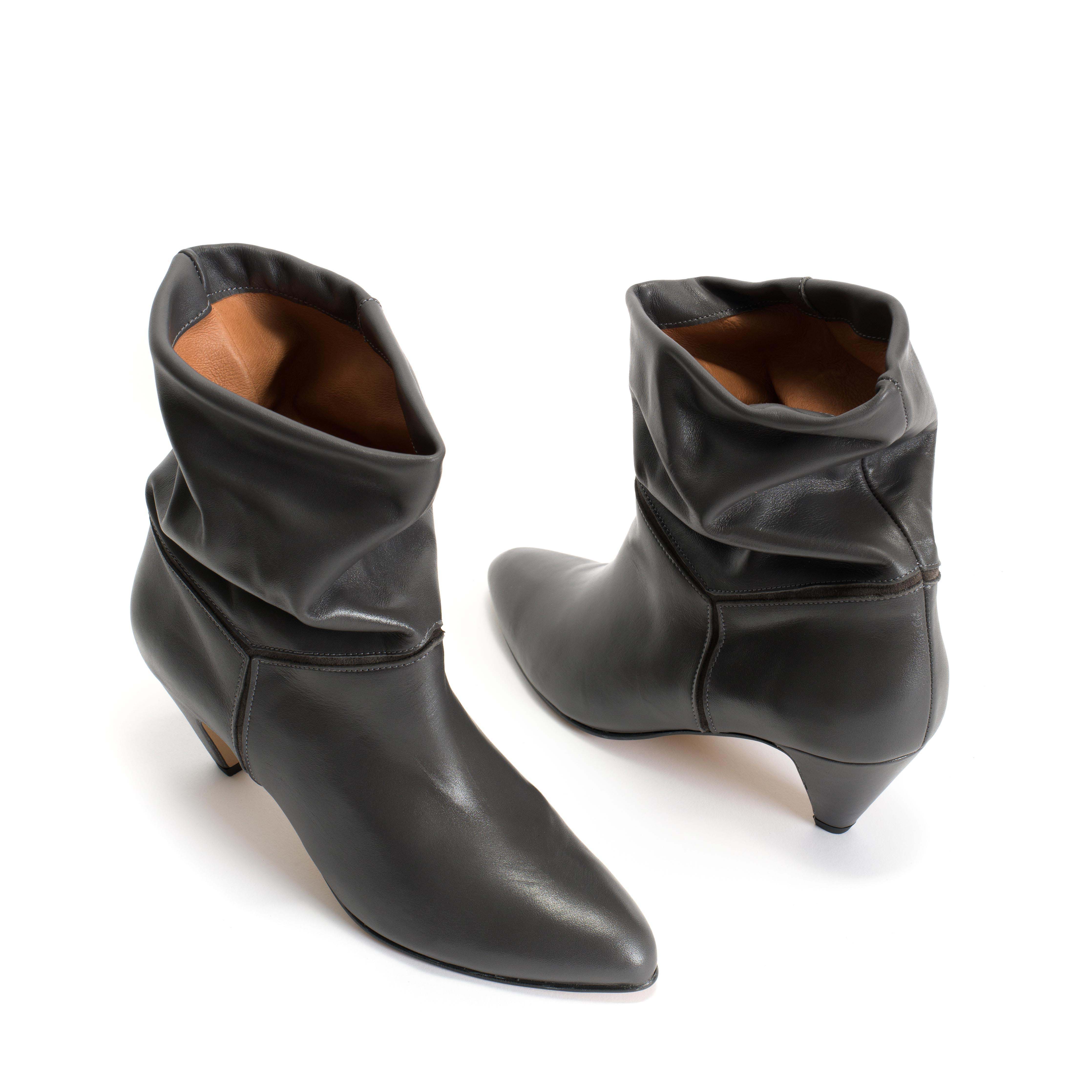 Jassi 50 stiletto Soft calf & suede leather Dusty grey & shark grey