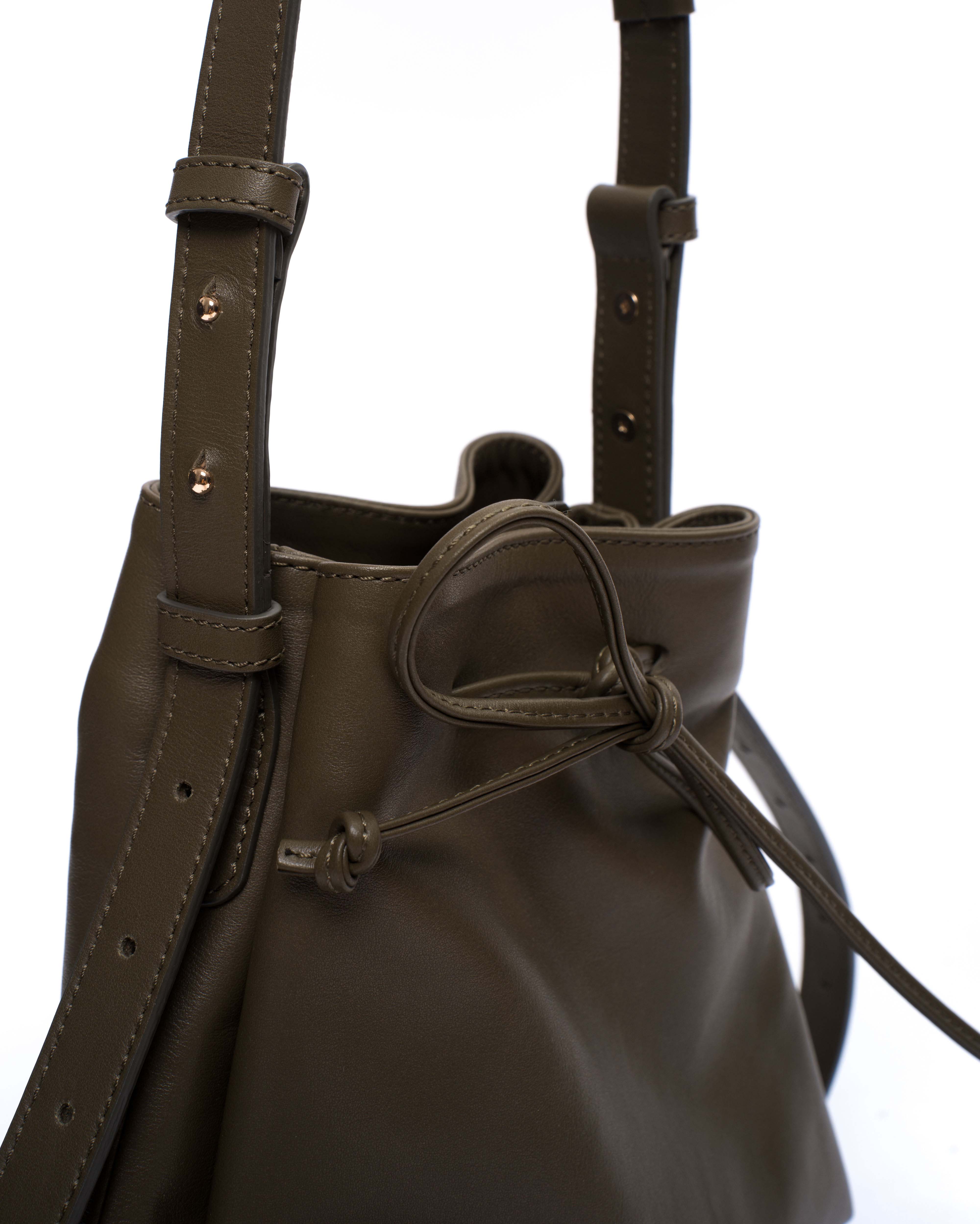 Kacey grand bucket bag Soft calf Olive green