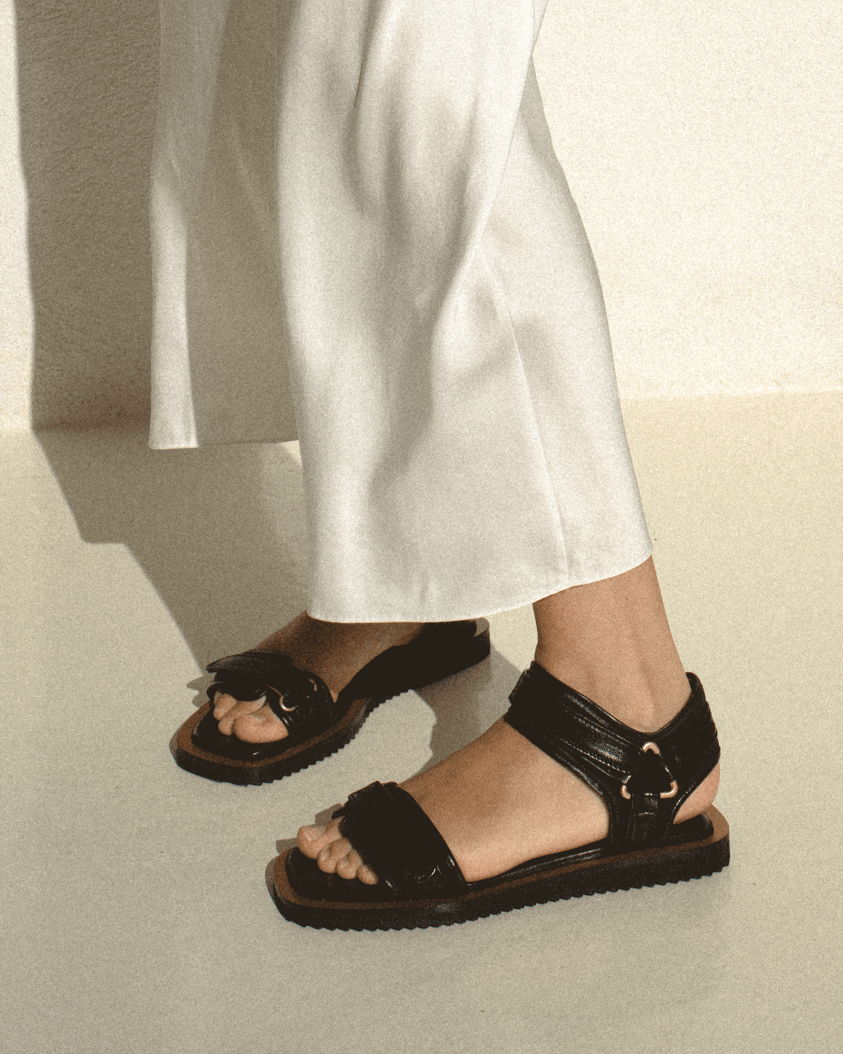 Shantell flats Shiny lamb Black