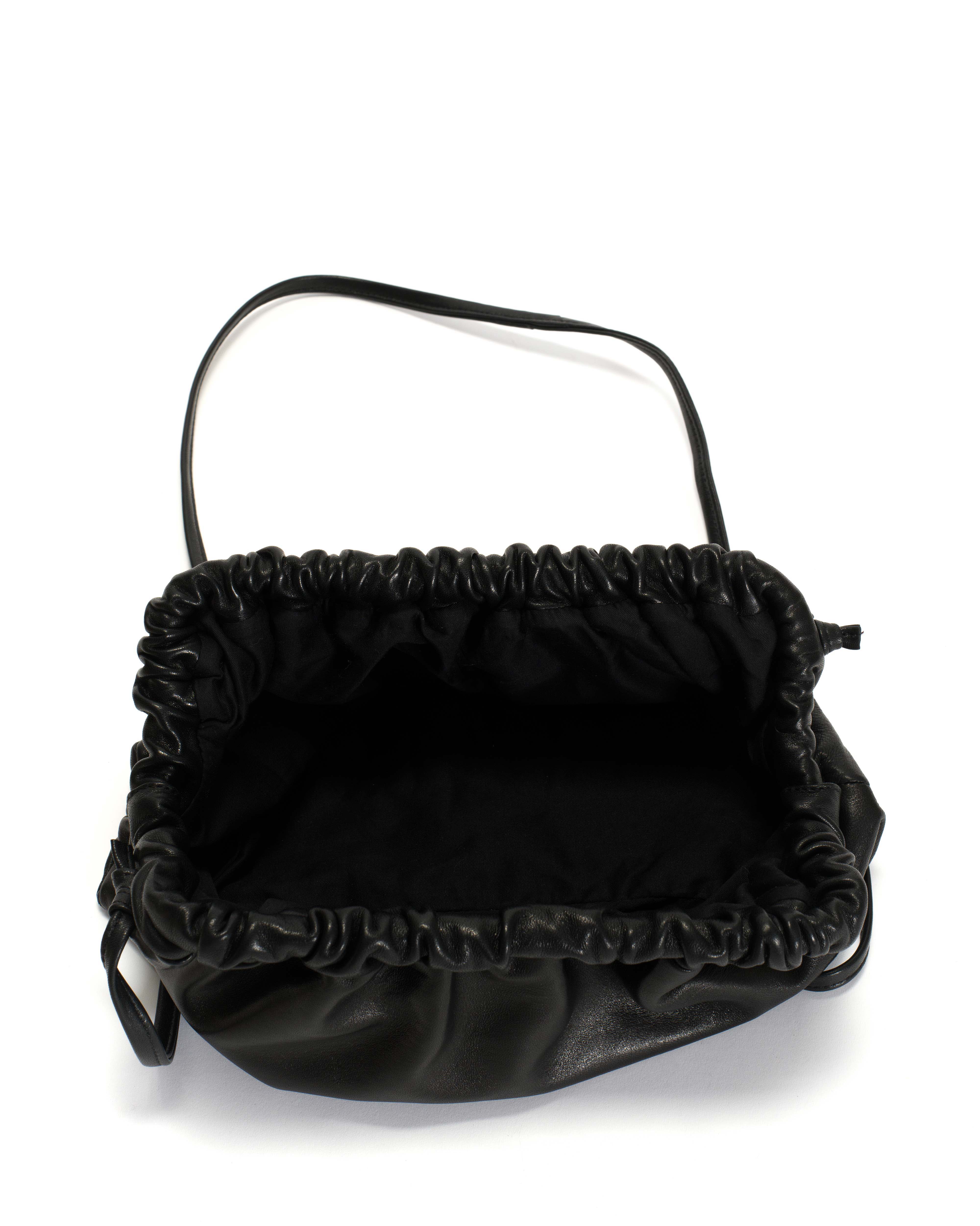 Hally grand cloud bag Shiny lamb Black