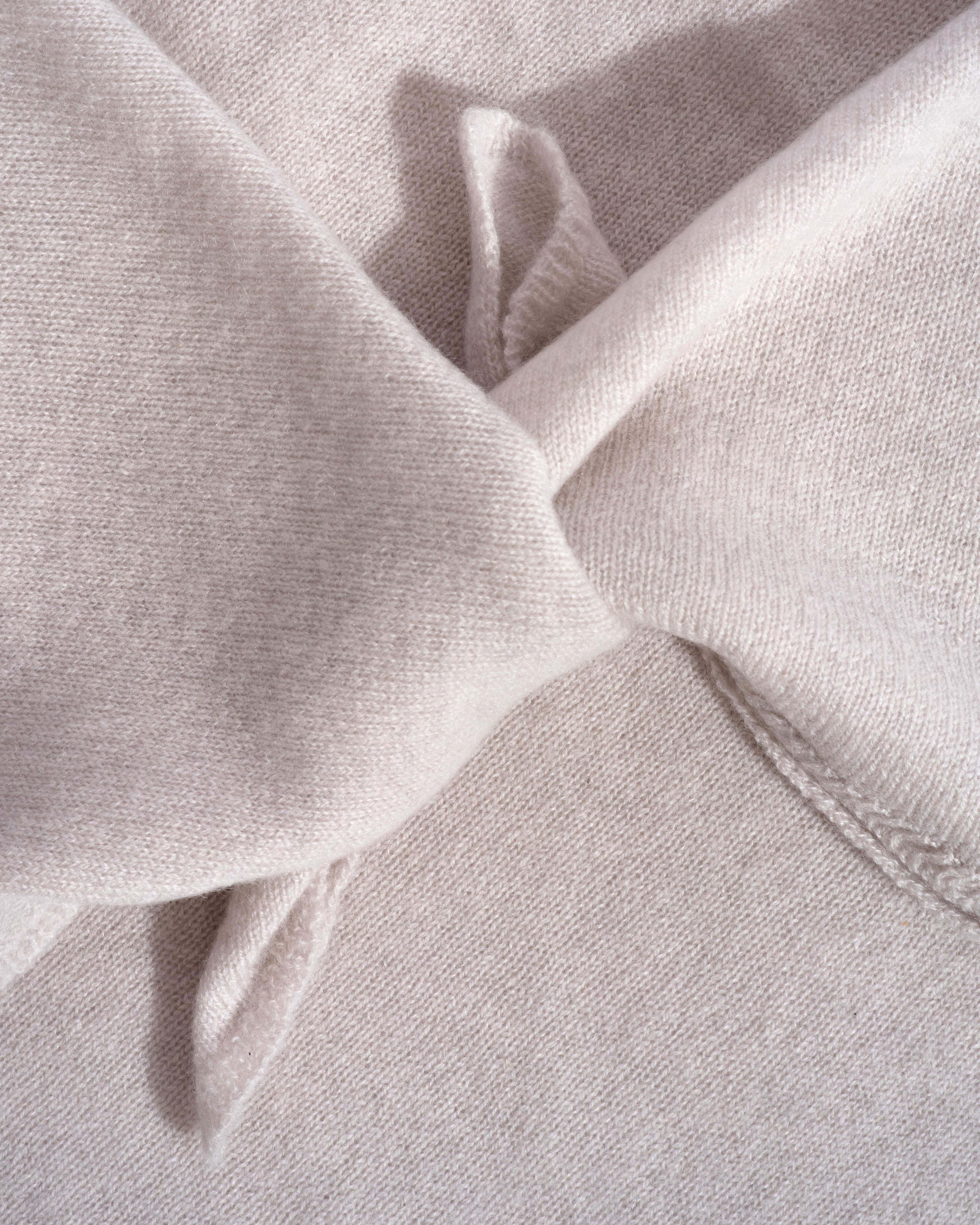 Mira cashmere square scarf 100% cashmere Ivory