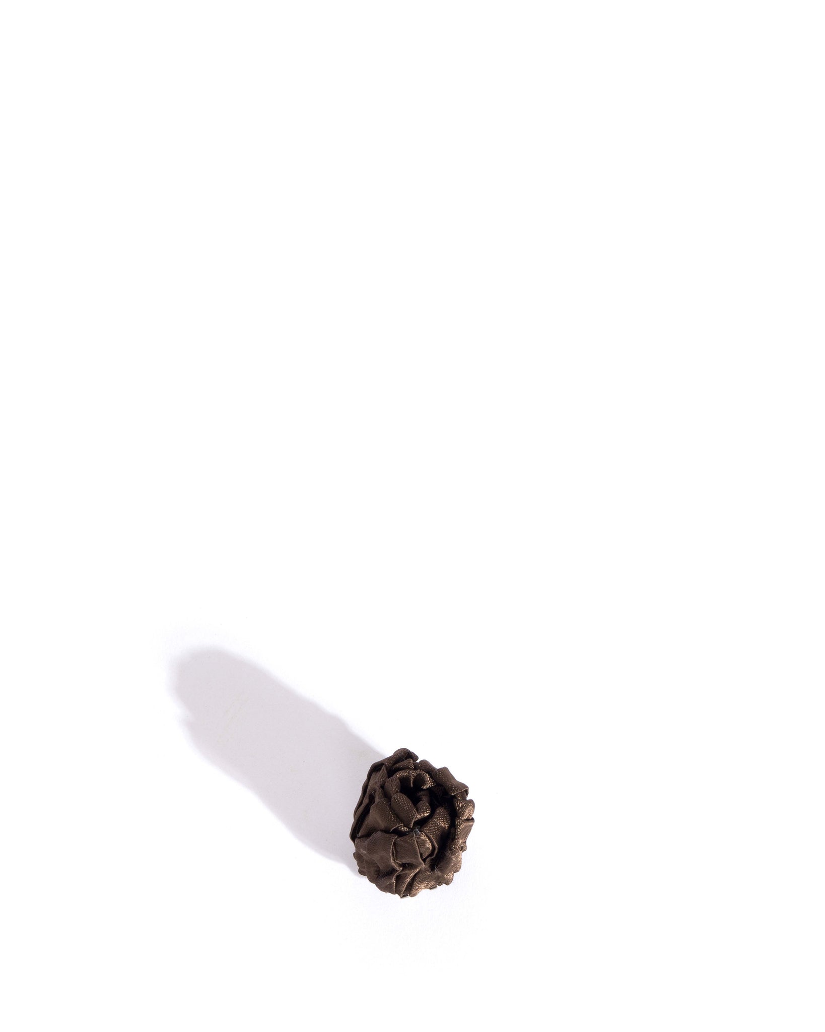 Tulip shoe clip Pleated satin Espresso brown - Anonymous Copenhagen Hair