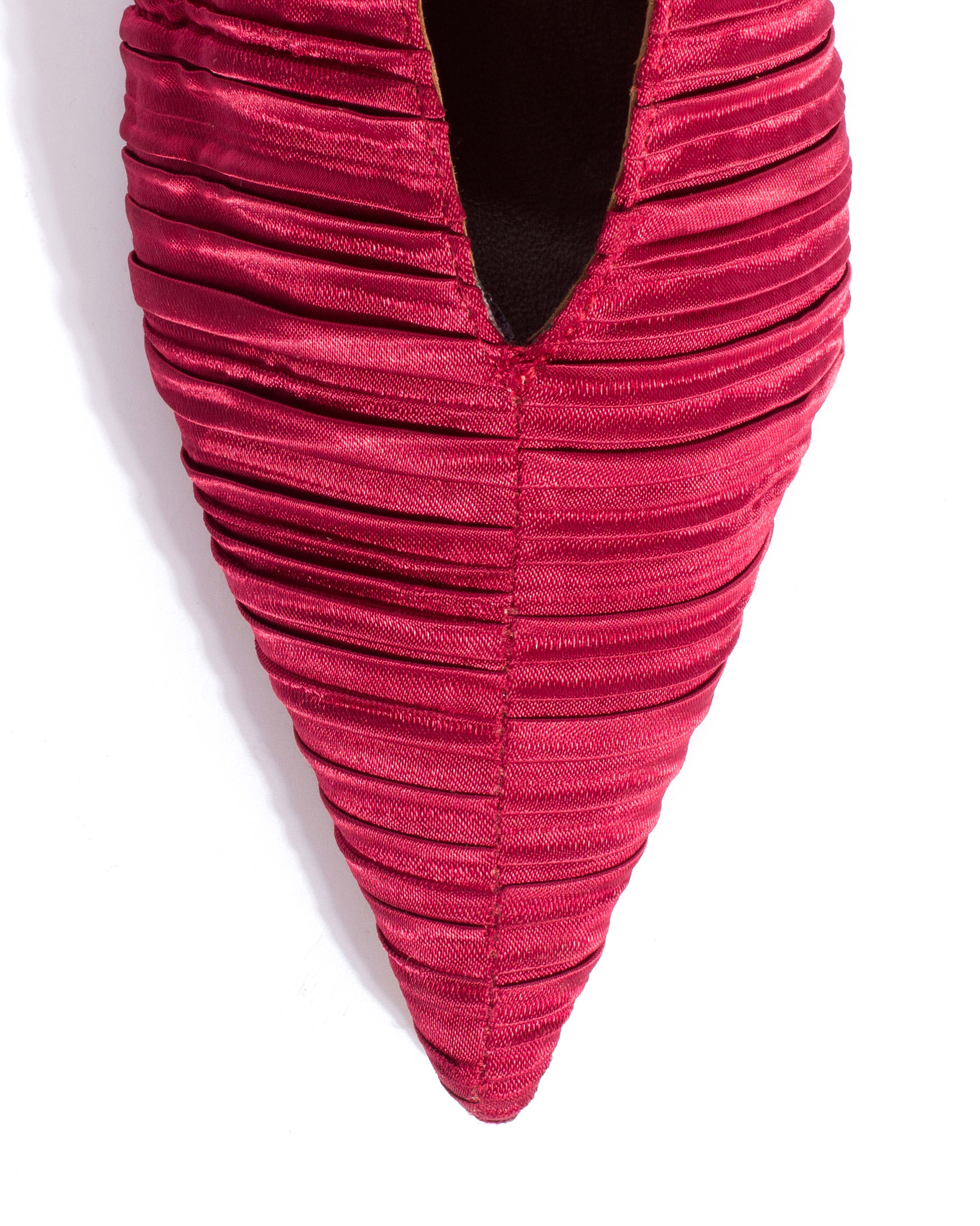 Phia 55 pin Pleated satin Pomegranate