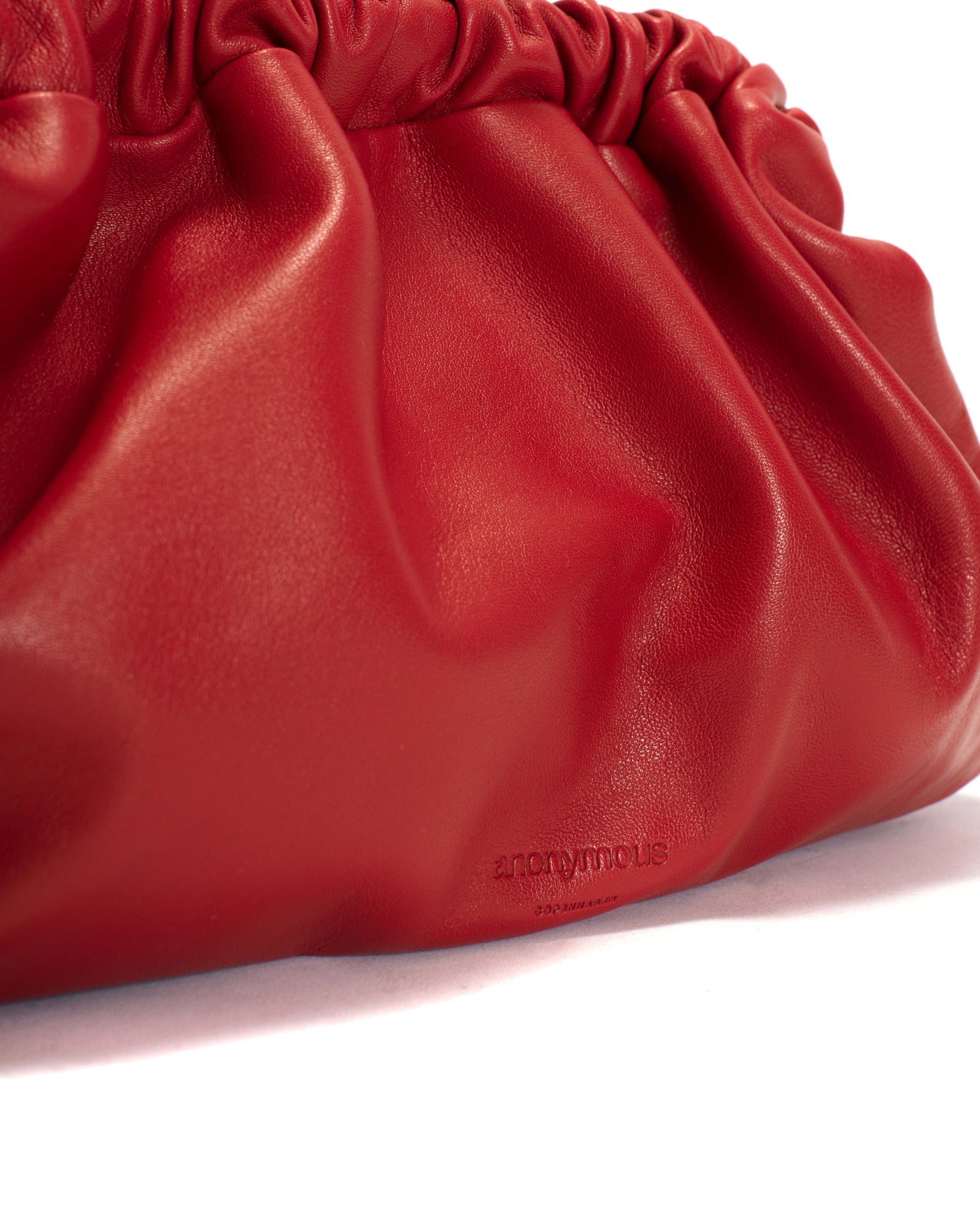 Hally petite cloud bag Shiny lamb Ruby red