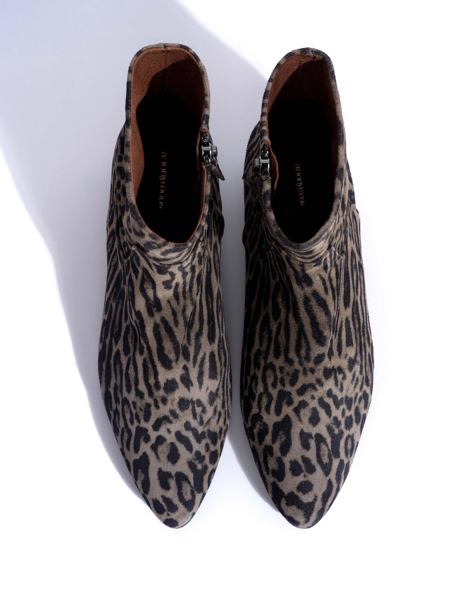 Morie 20 Calf suede print Snow leopard -