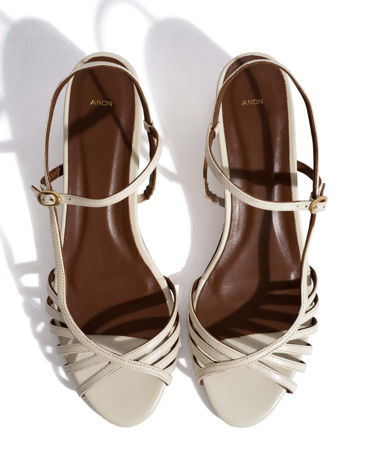 Carlota 40 Shiny lamb White sand