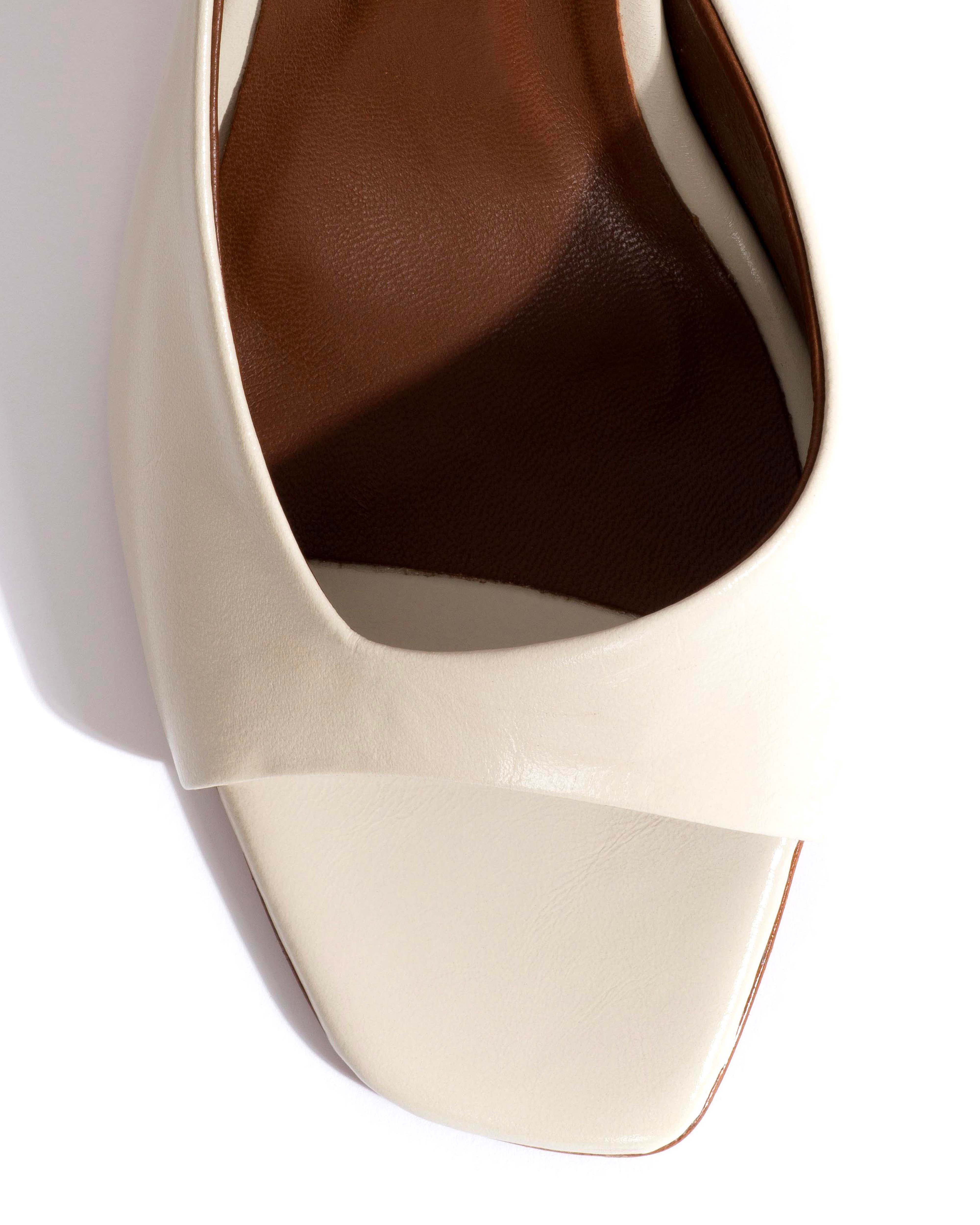 Mazy 100 Crinkled polished goat White sand