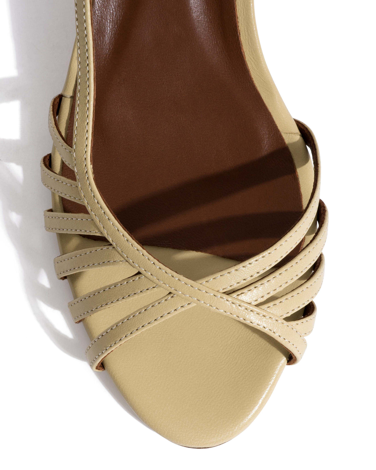 Carlota 40 Shiny lamb Butter yellow