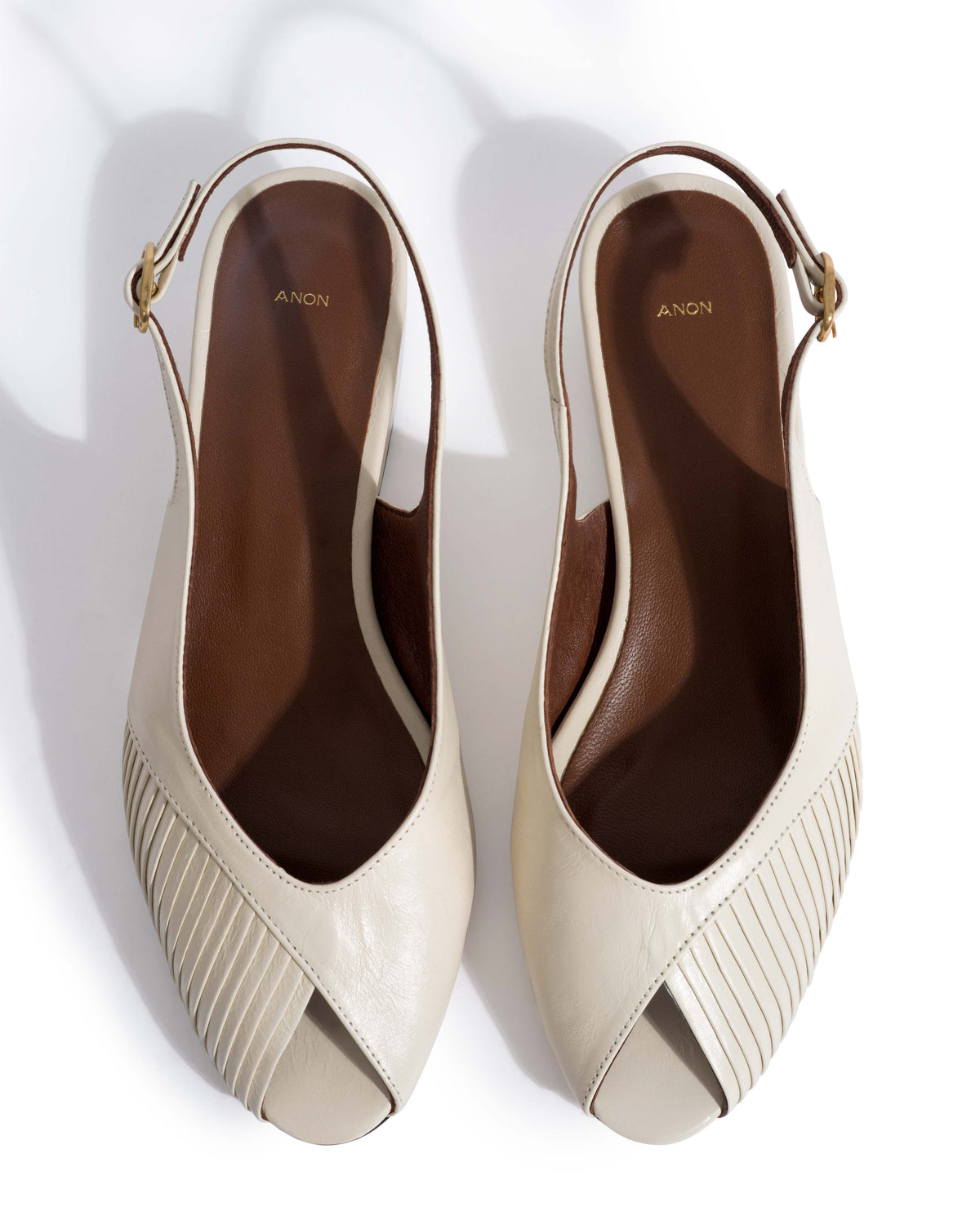 Cassandra 25 Crinkled polished goat White sand