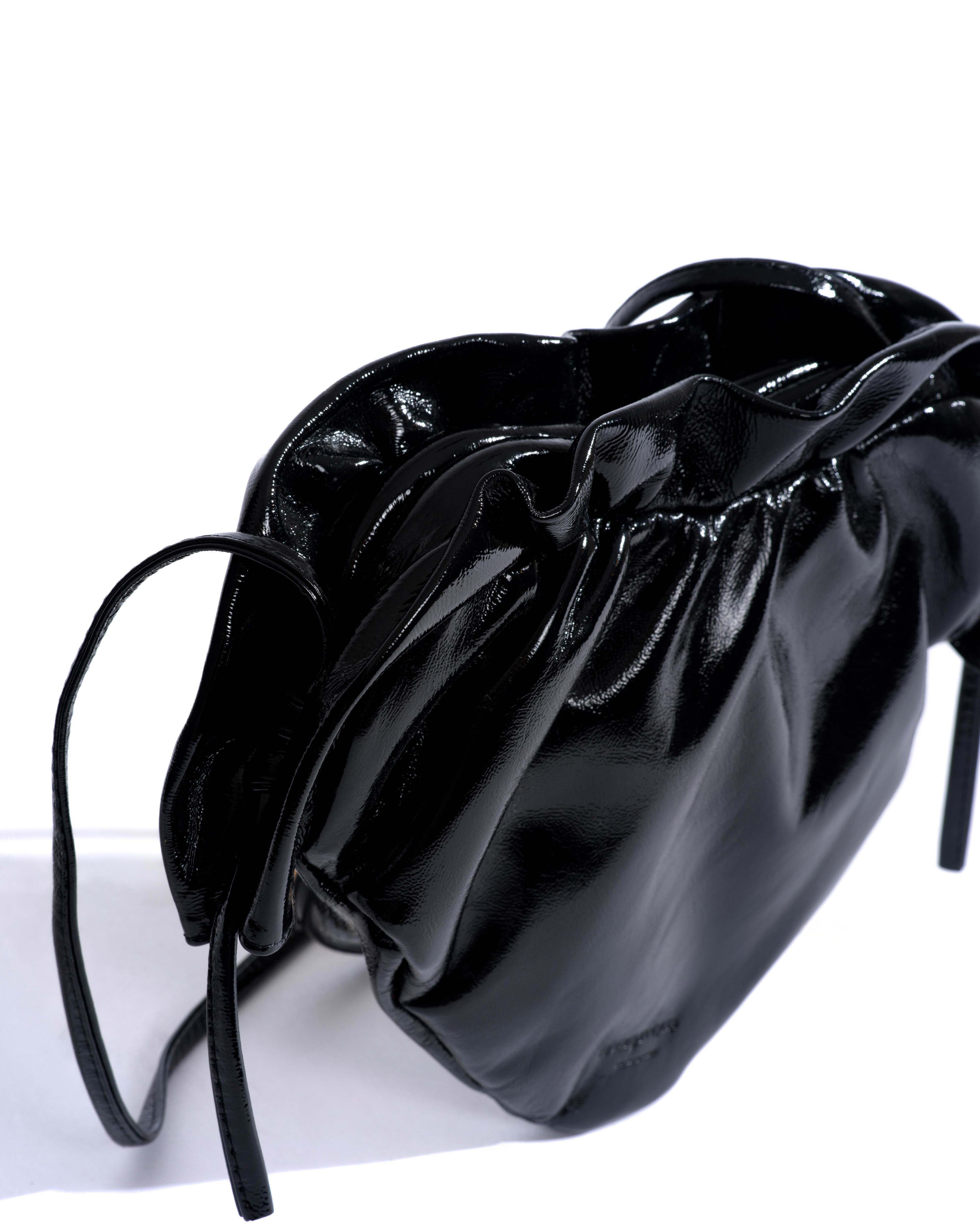 Zally heart bag Crinkled polished goat Black