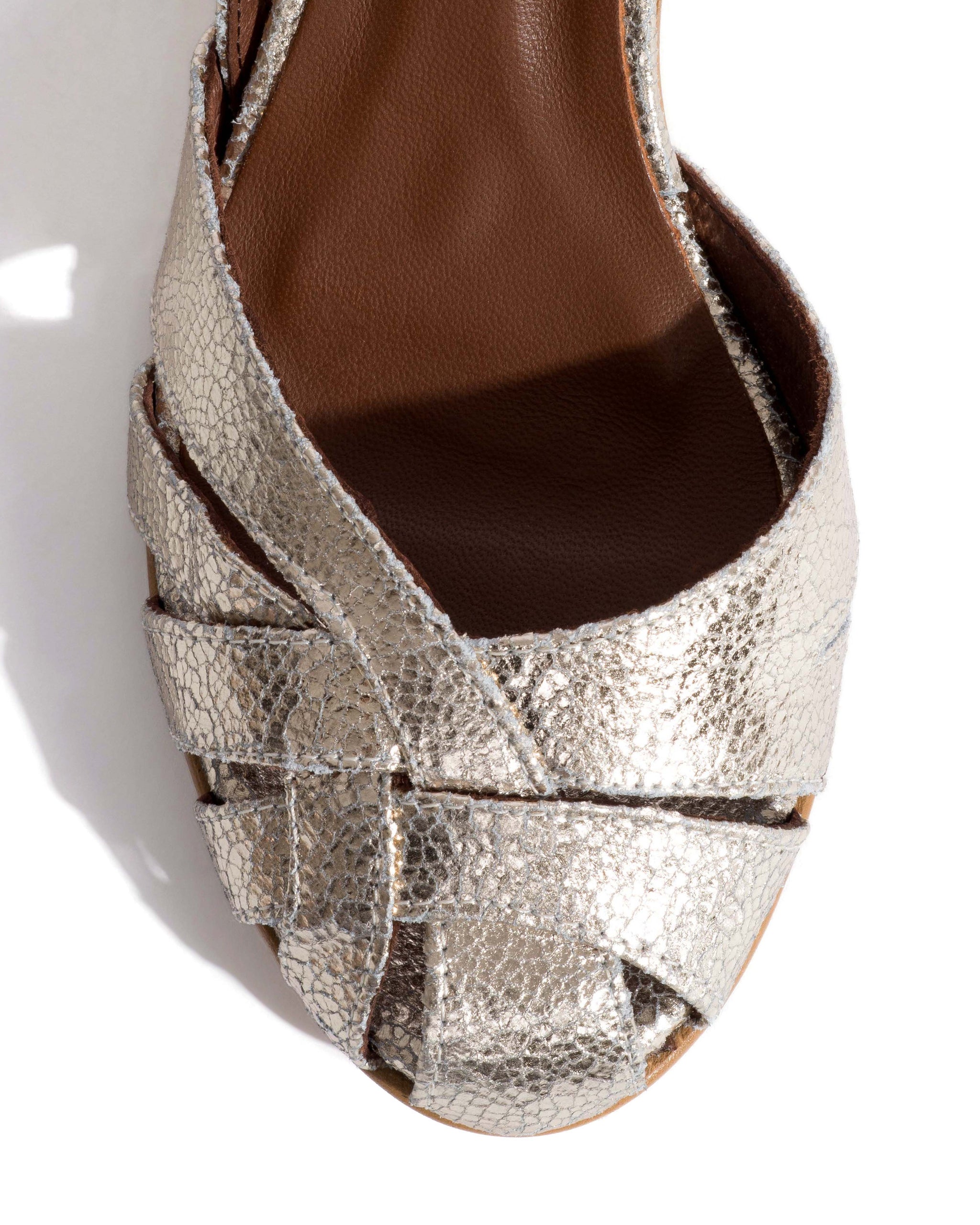 Banie 50 stiletto Crackled metallic goat Champagne