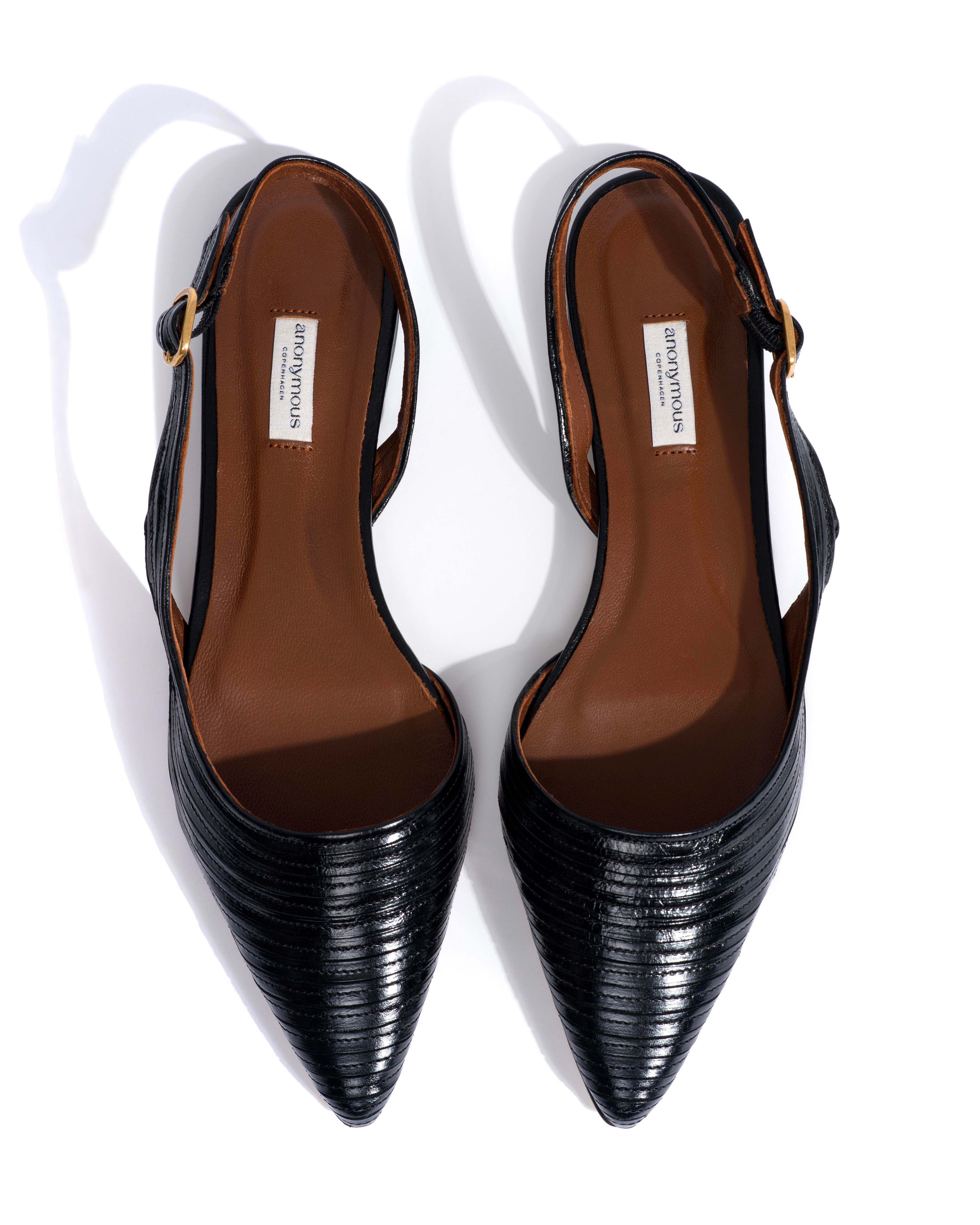 Carla 10 Crinkled polished goat Black