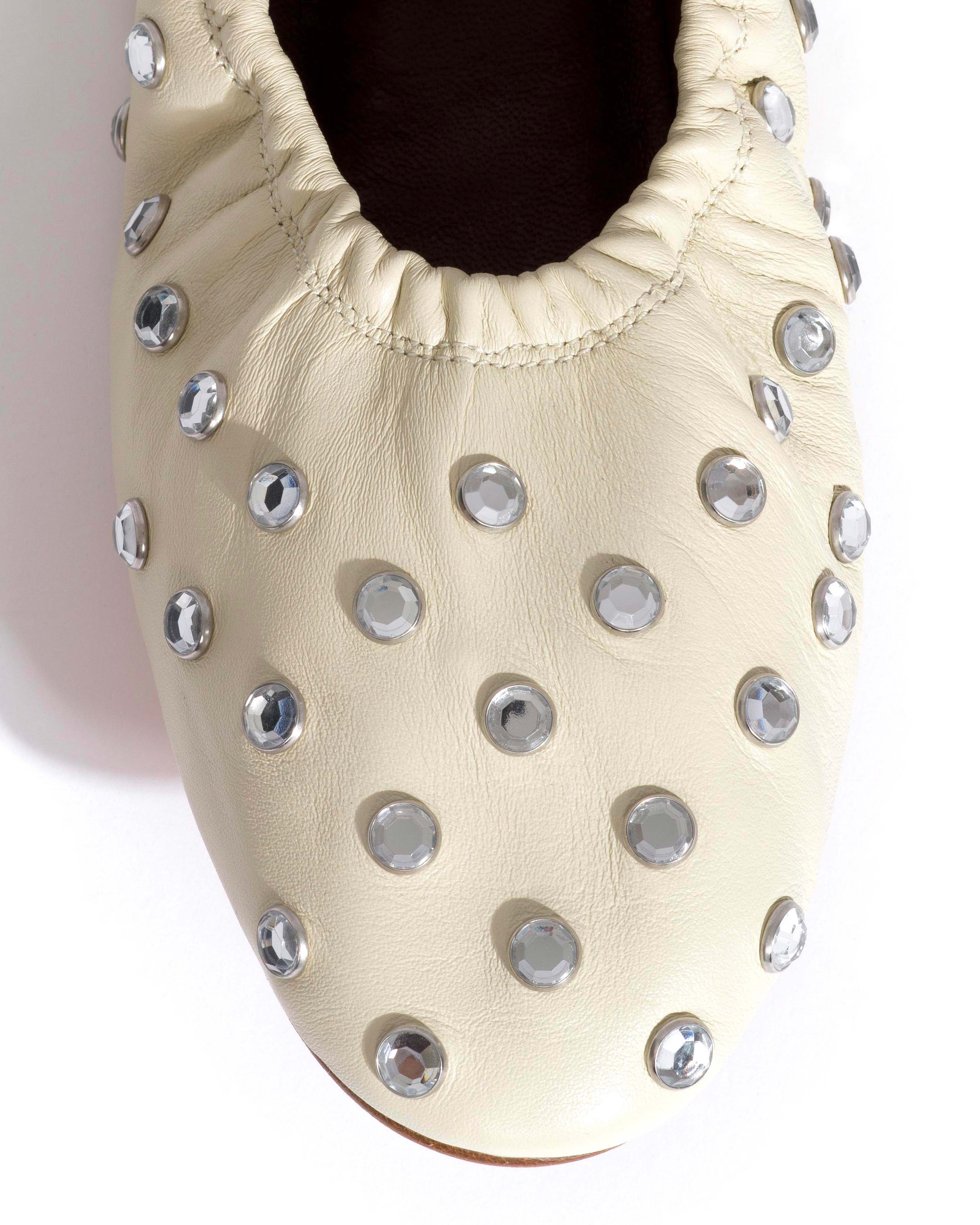 Mirelda crystals Silky lamb White sand