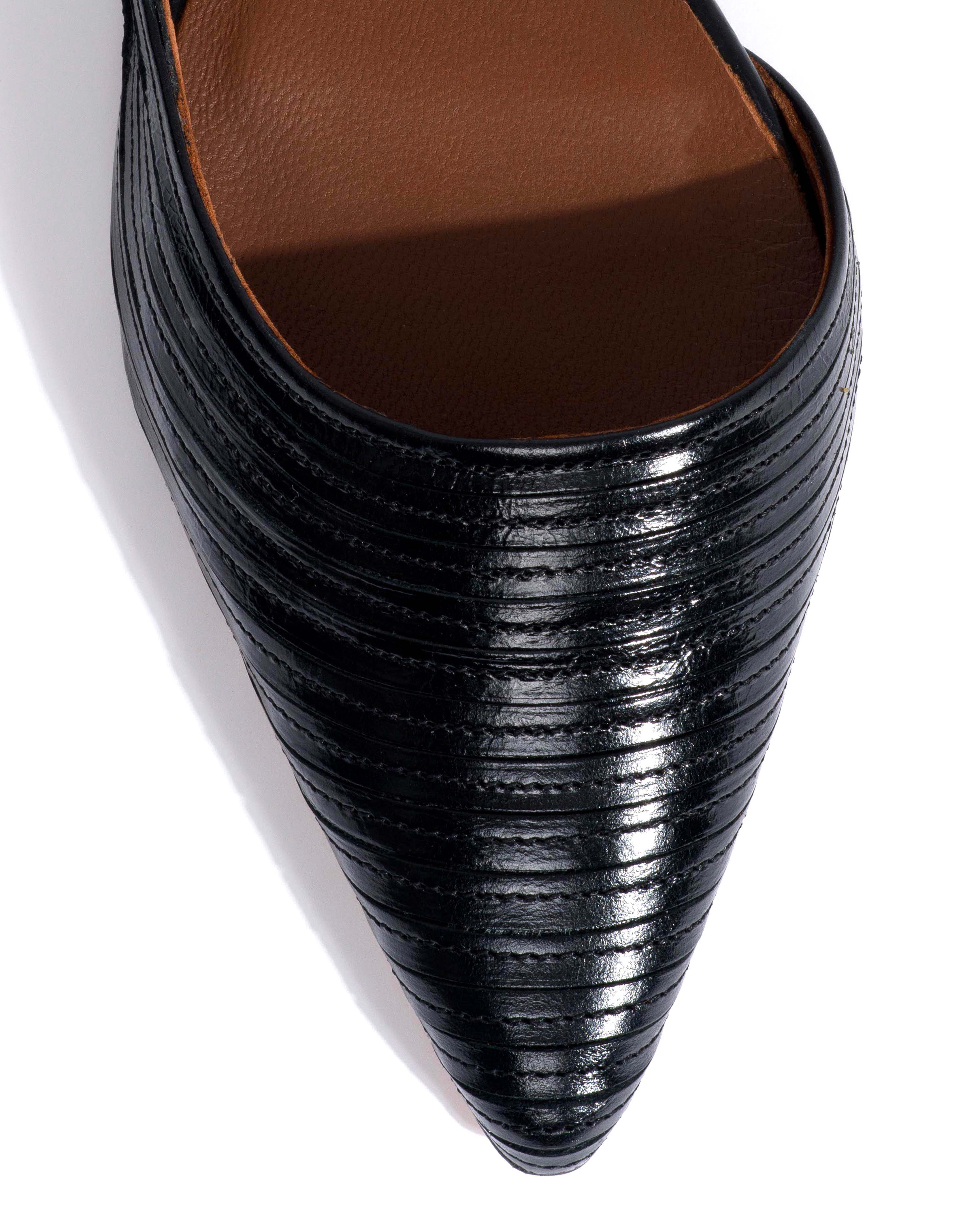 Carla 10 Crinkled polished goat Black