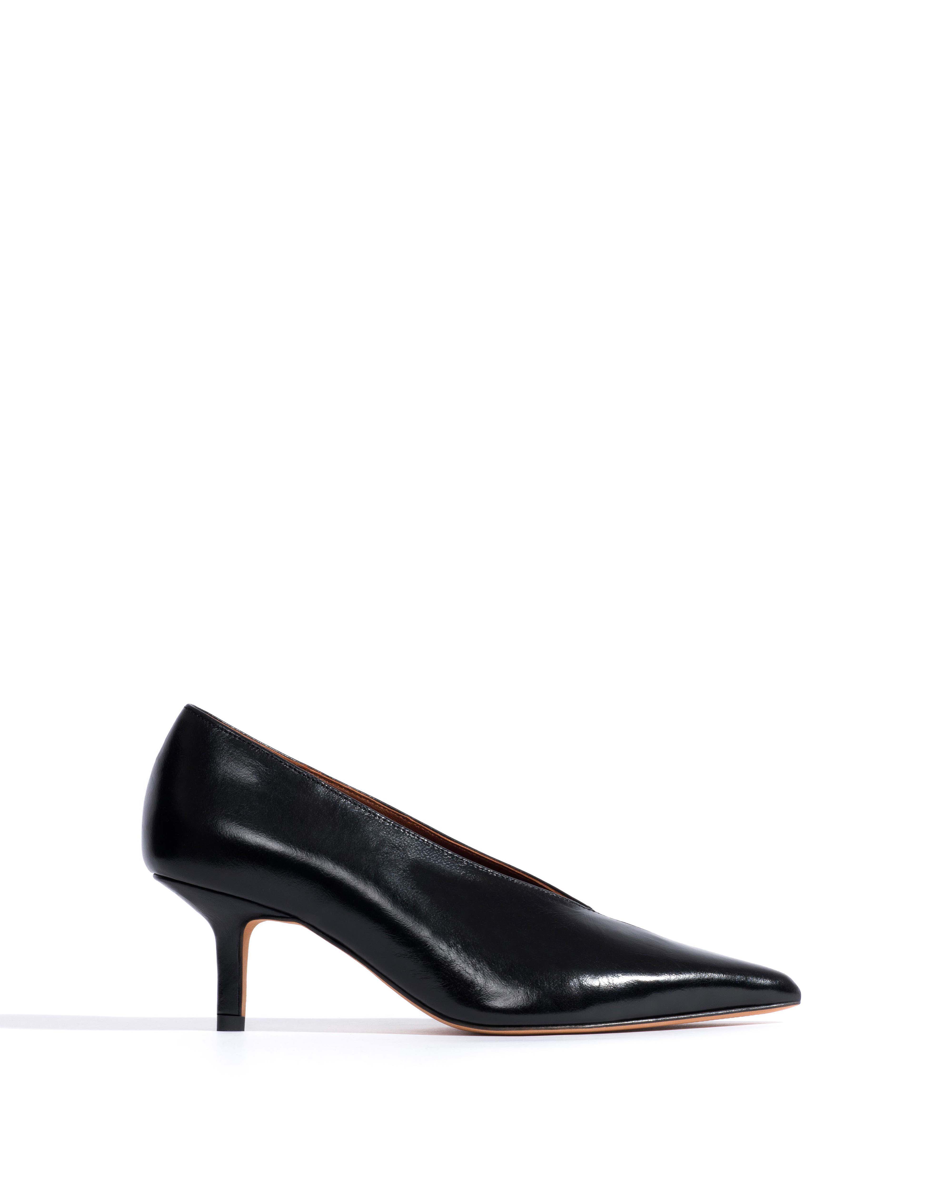 Phia 55 pin Crinkled polished goat Black