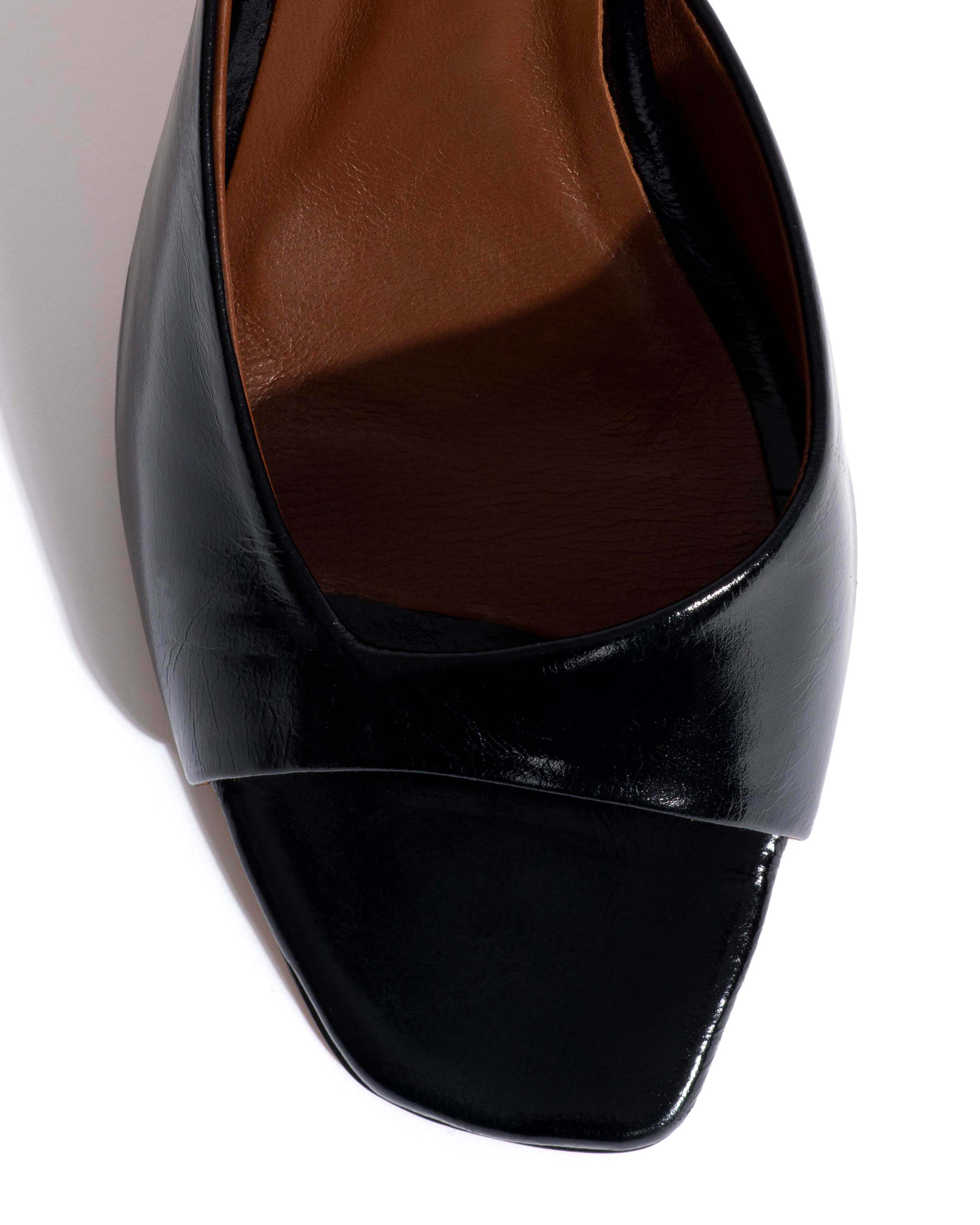 Mazy 100 Crinkled polished goat Black