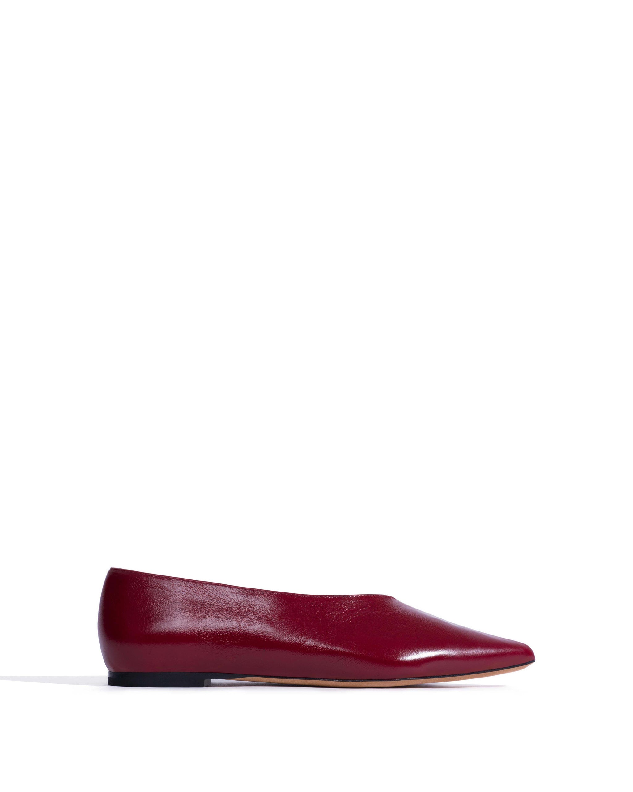 Phia 10 Crinkled polished goat Pomegranate - Anonymous Copenhagen Flat sandals