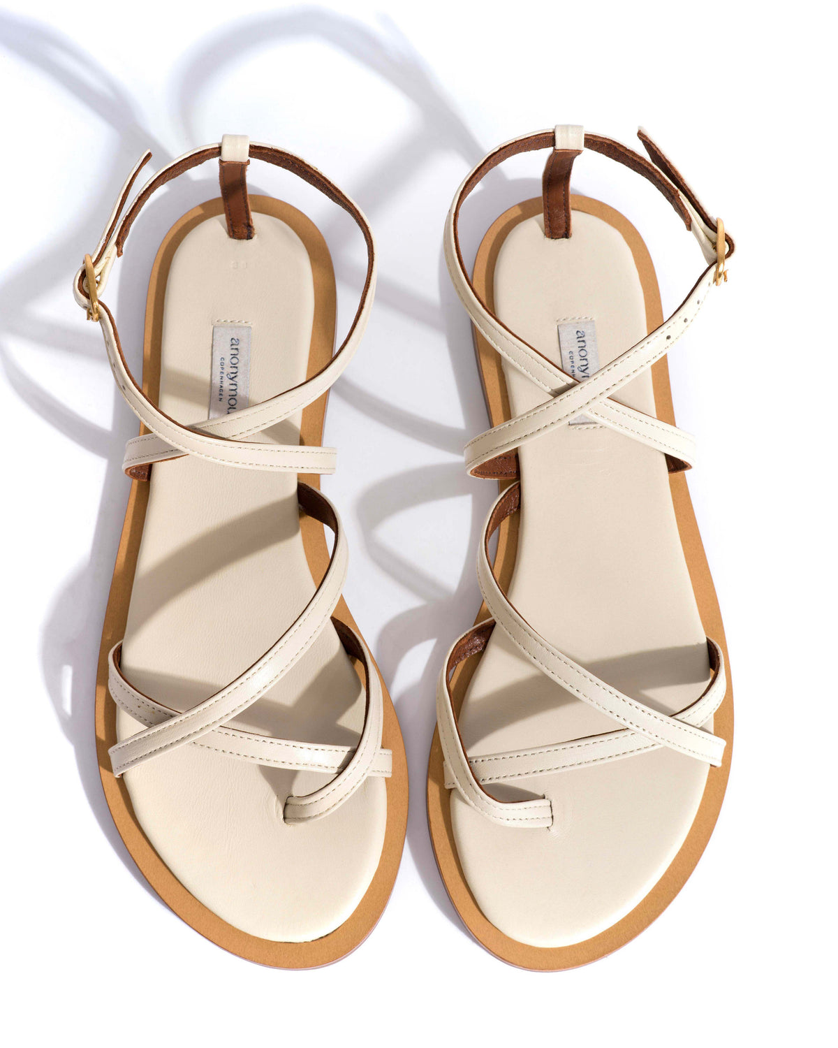 Isah 10 Shiny lamb White sand