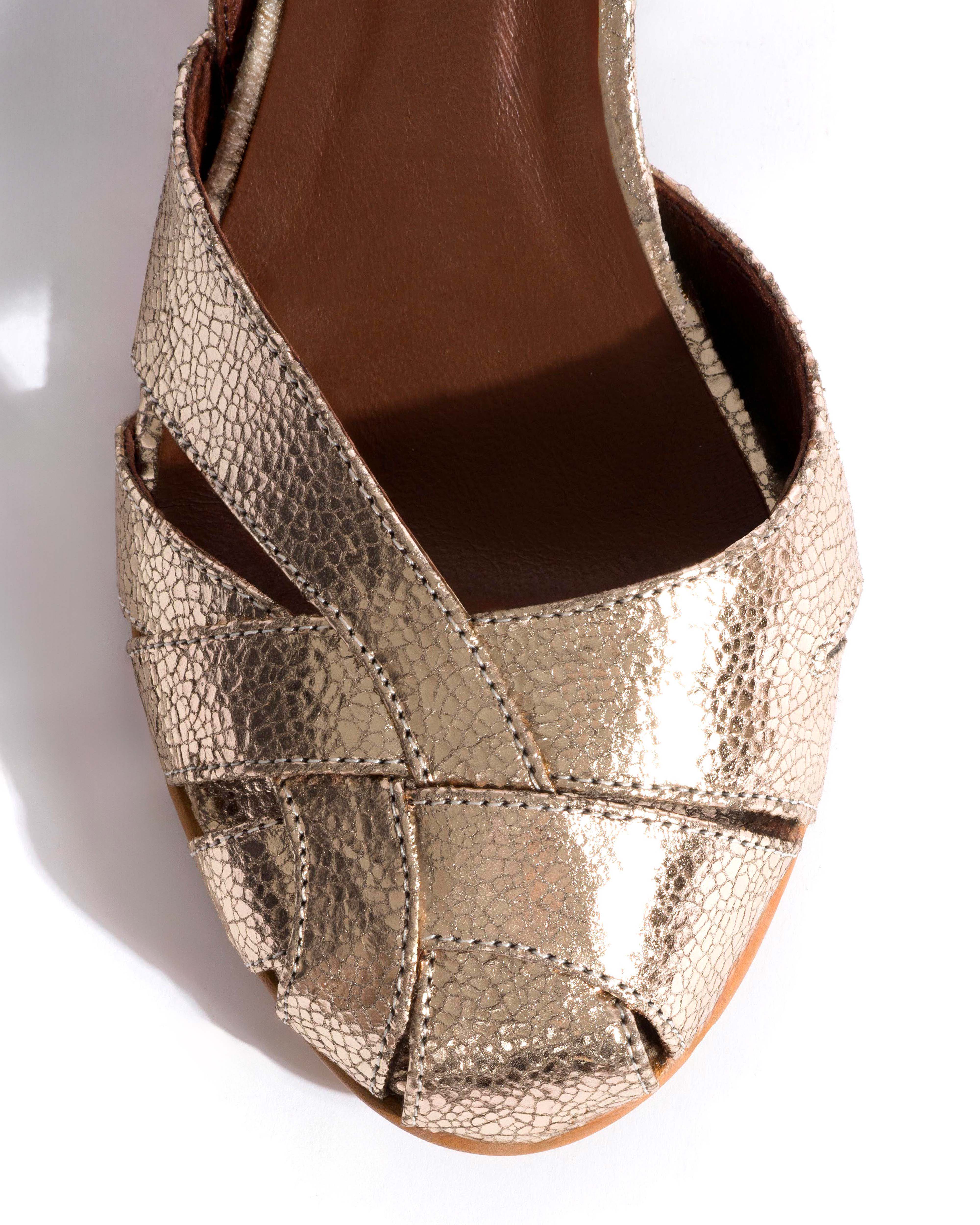 Banie 50 stiletto Crackled metallic goat Vintage champagne