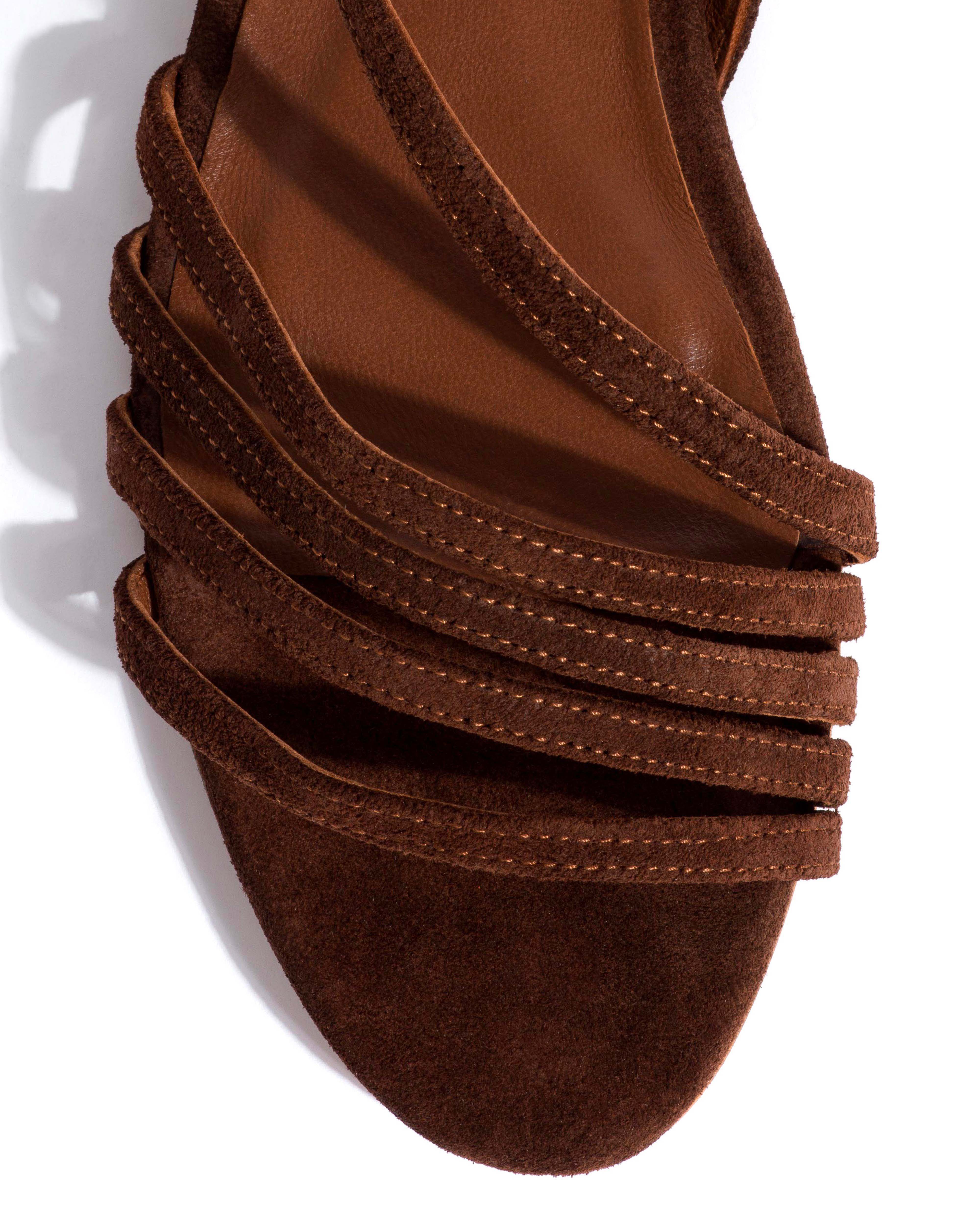 Naia 10 Calf suede Chocolate