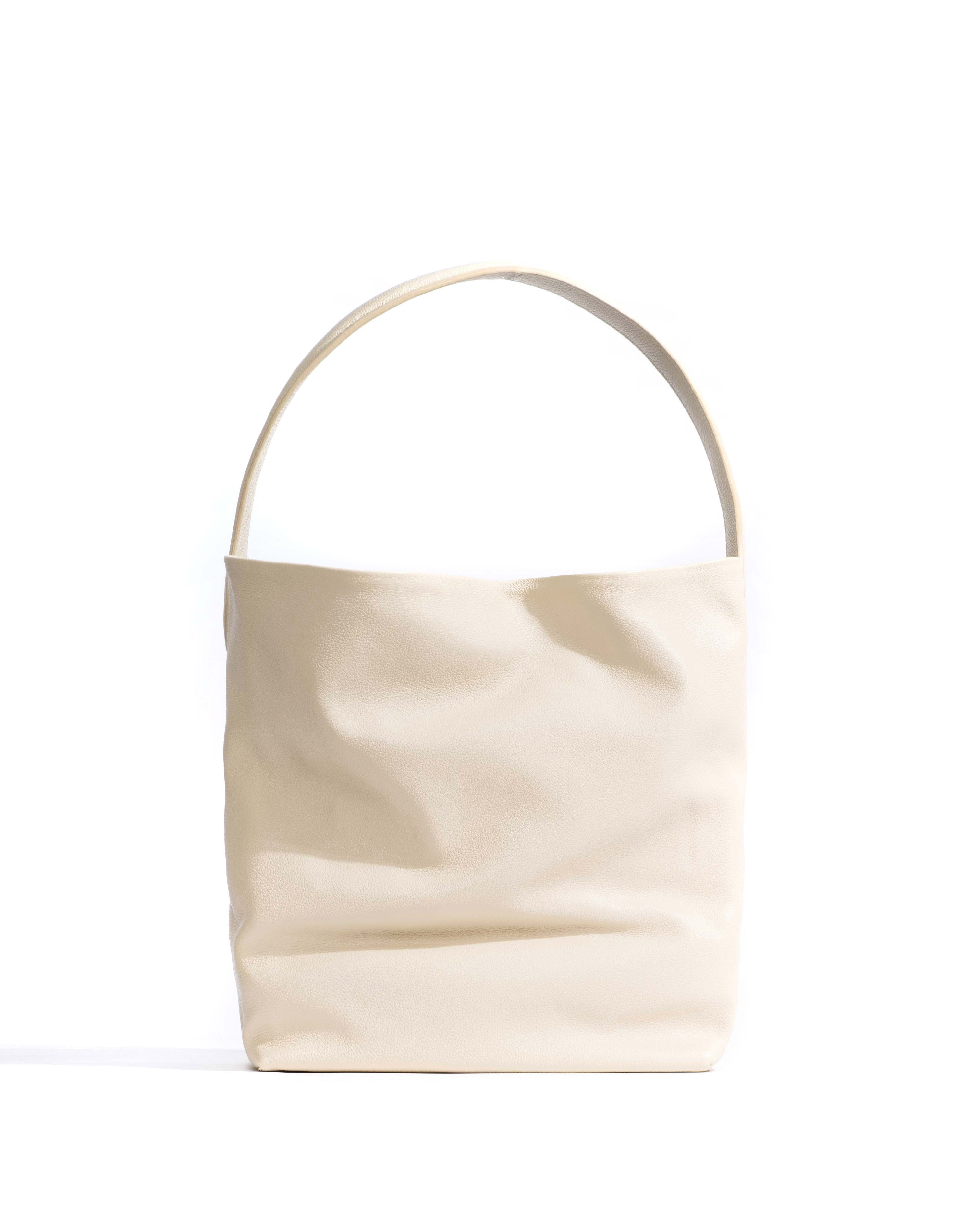 Versa slouchy everyday bag Pebbled soft calf White sand