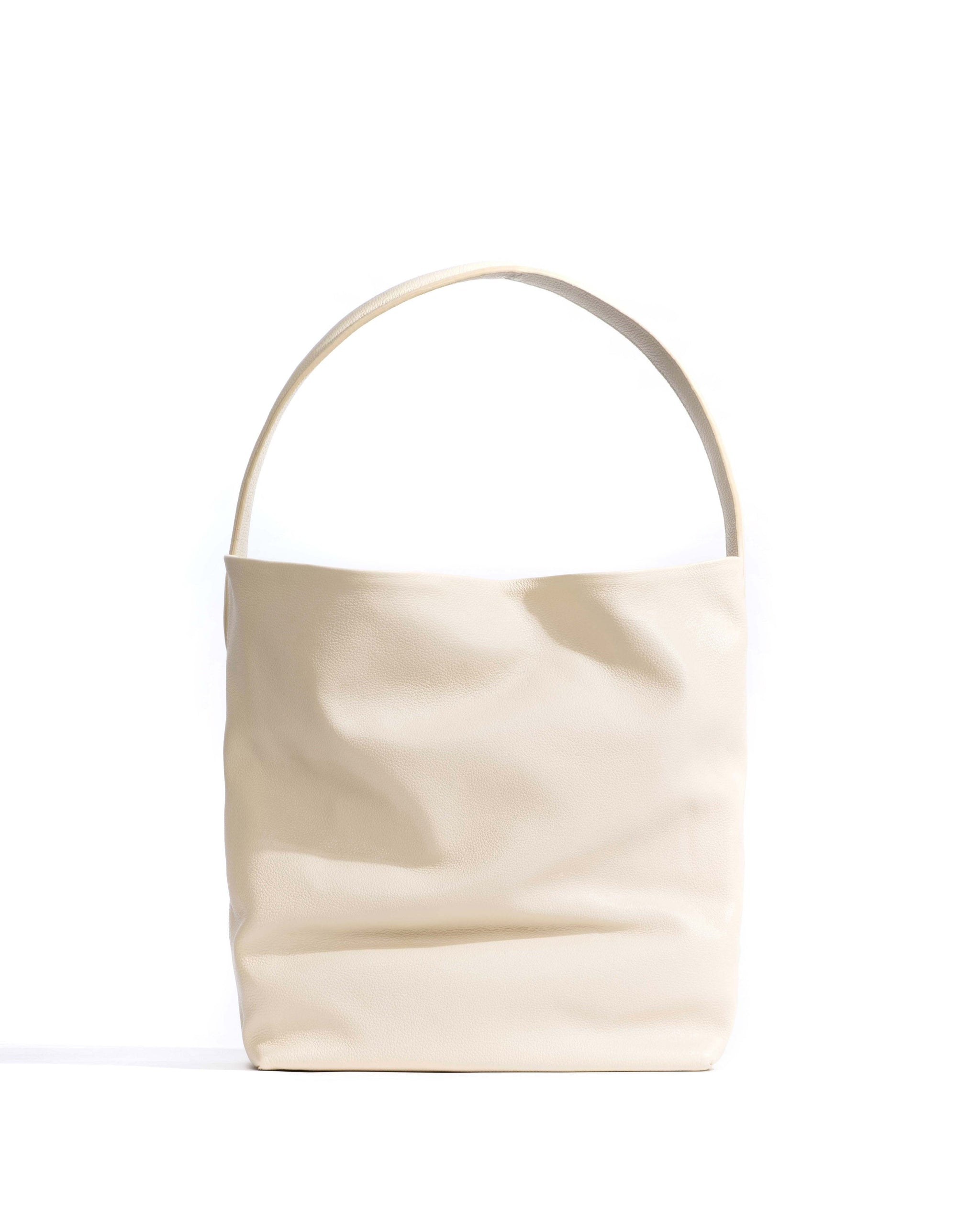 Versa slouchy everyday bag Pebbled soft calf White sand - Anonymous Copenhagen Bags