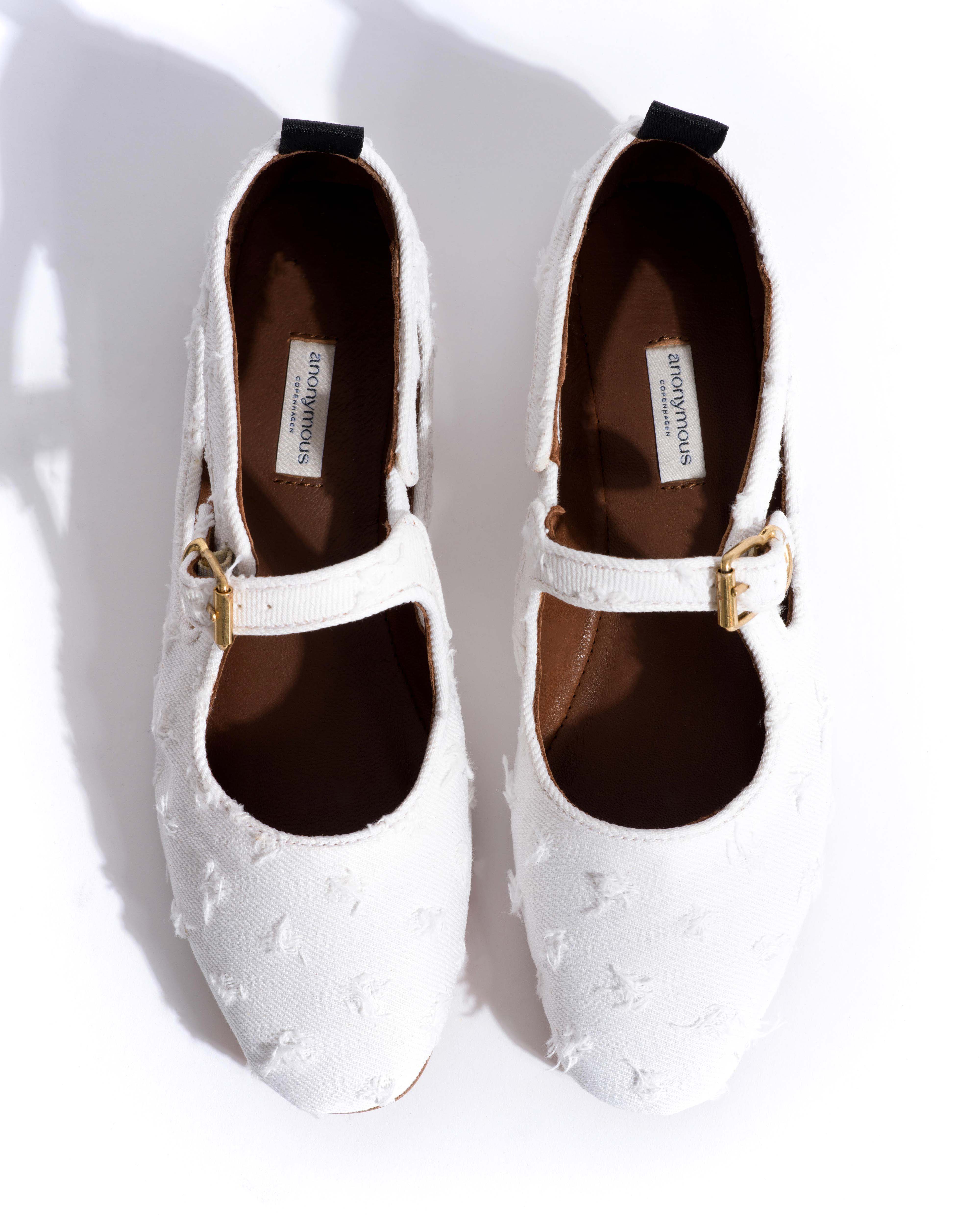 Praise Denim Distressed washed white