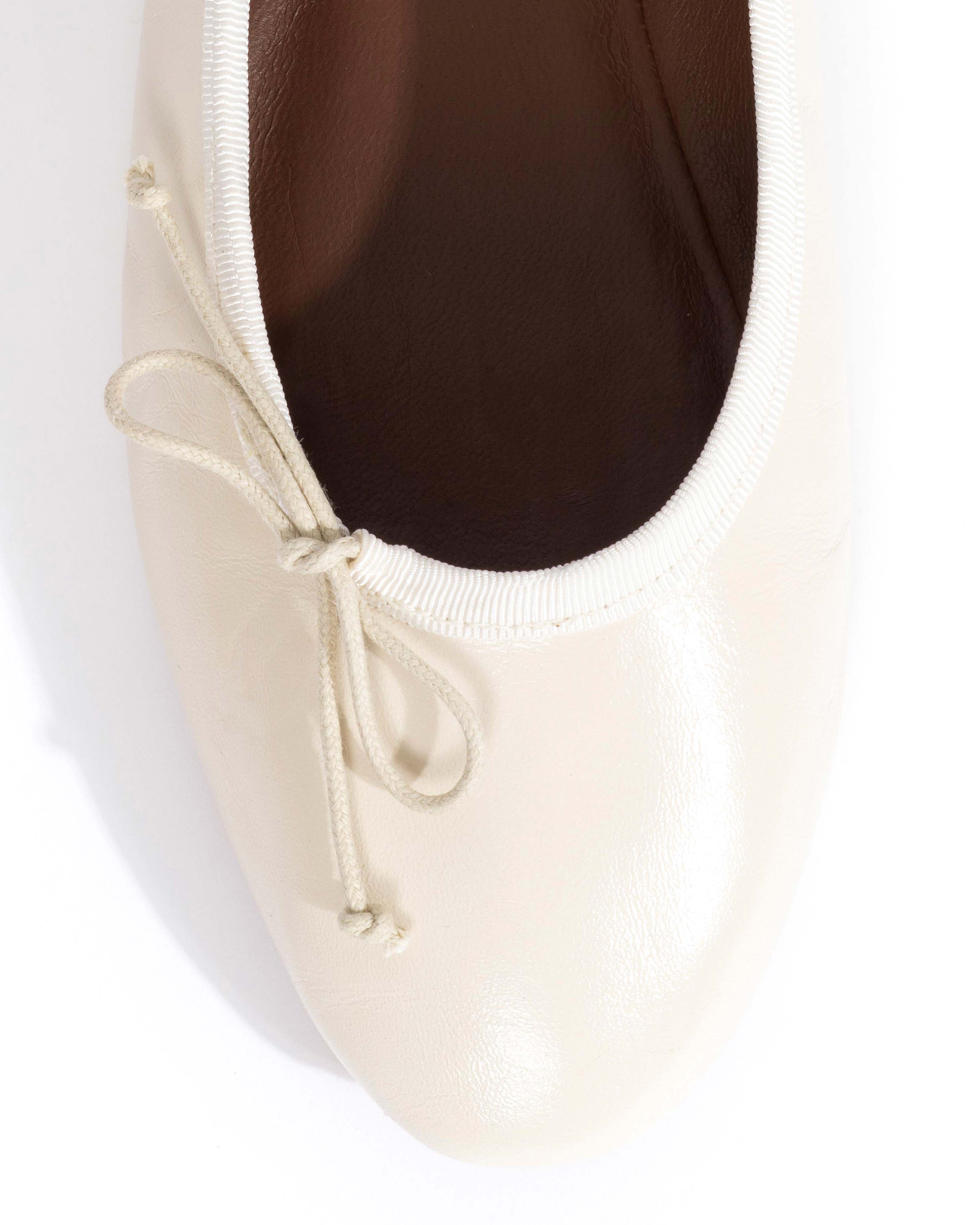 Rhina Crinkled polished goat White sand