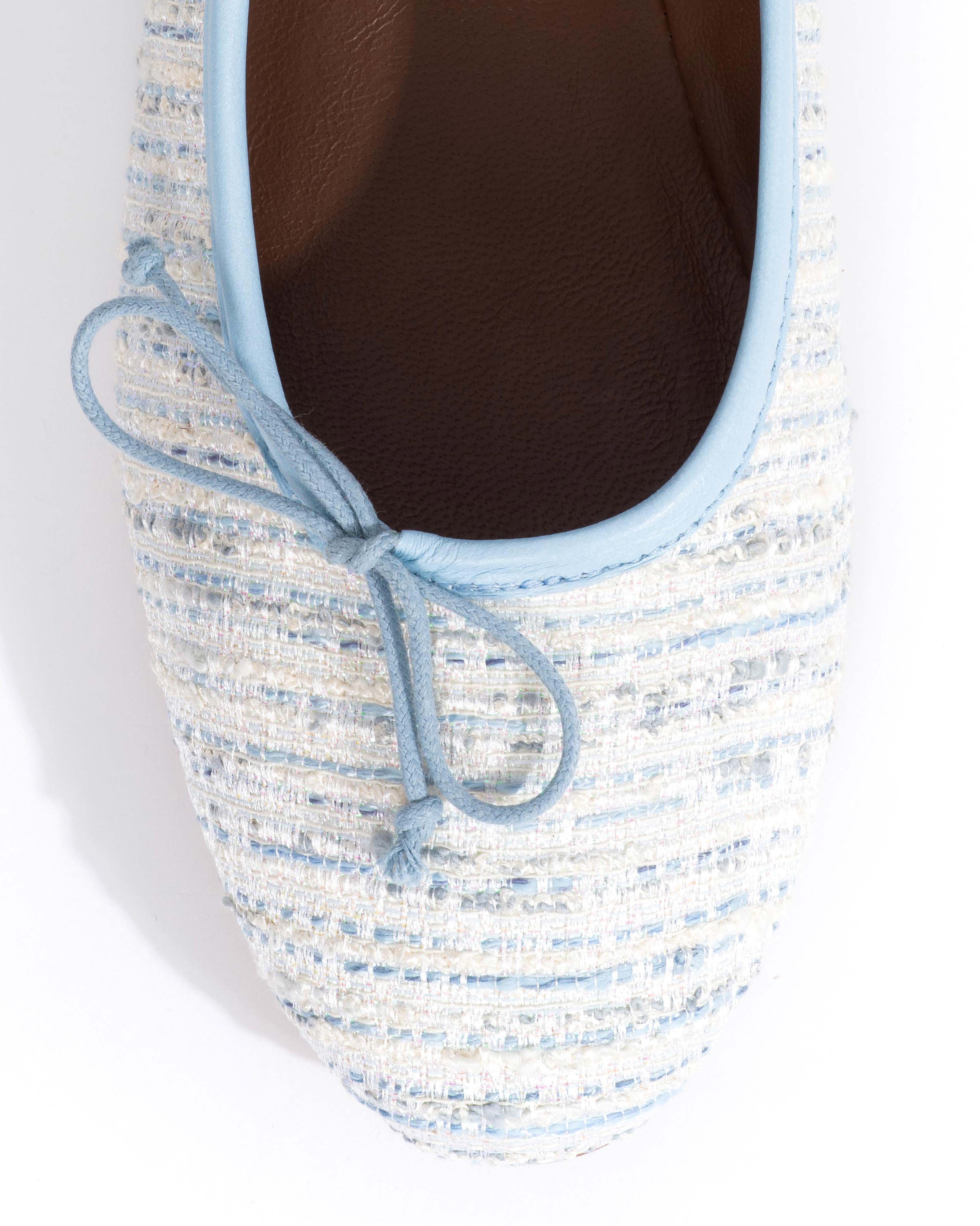 Rhina Boucle White porcelain blue